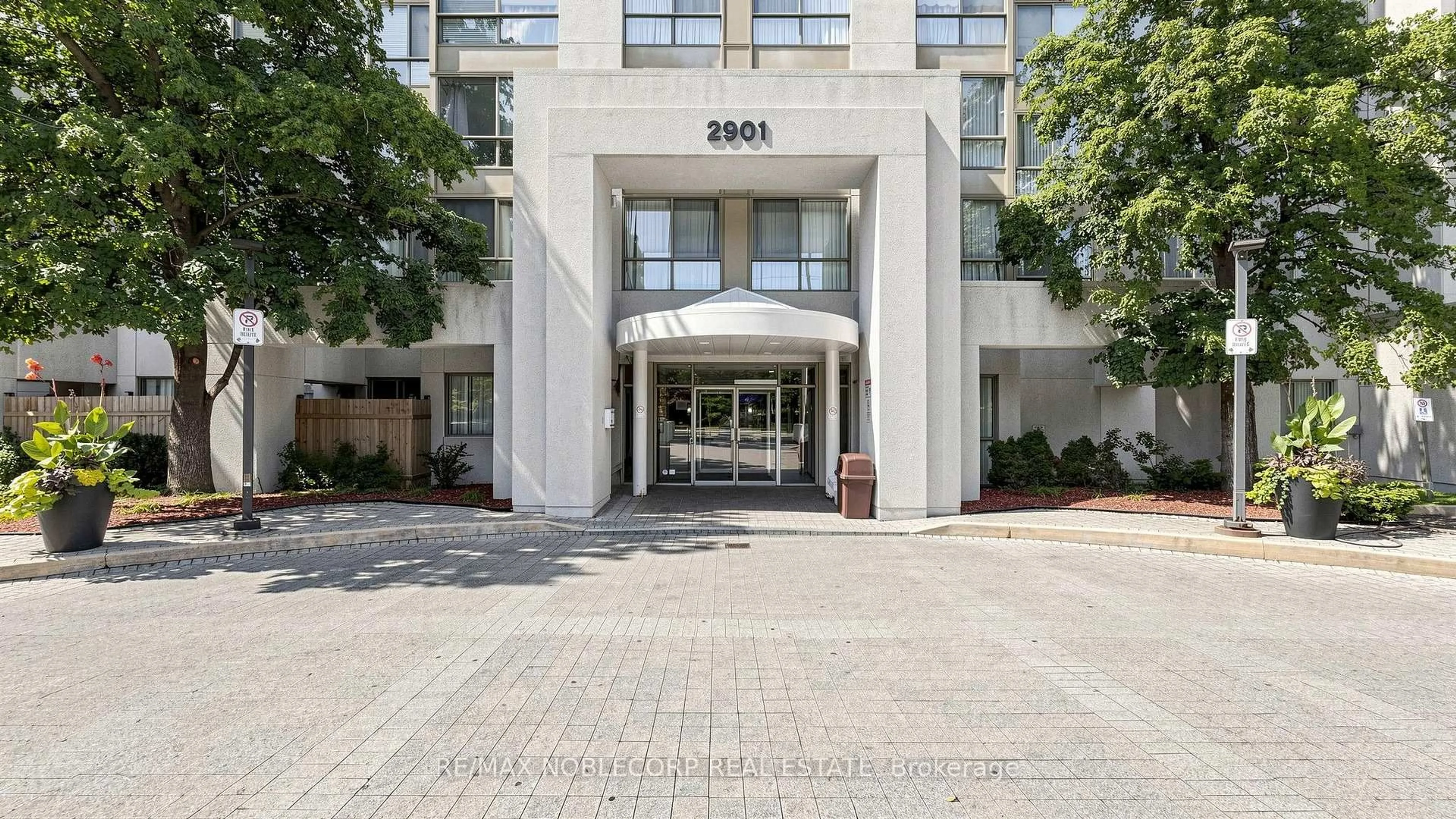 Indoor foyer for 2901 Kipling Ave #804, Toronto Ontario M9V 5E5