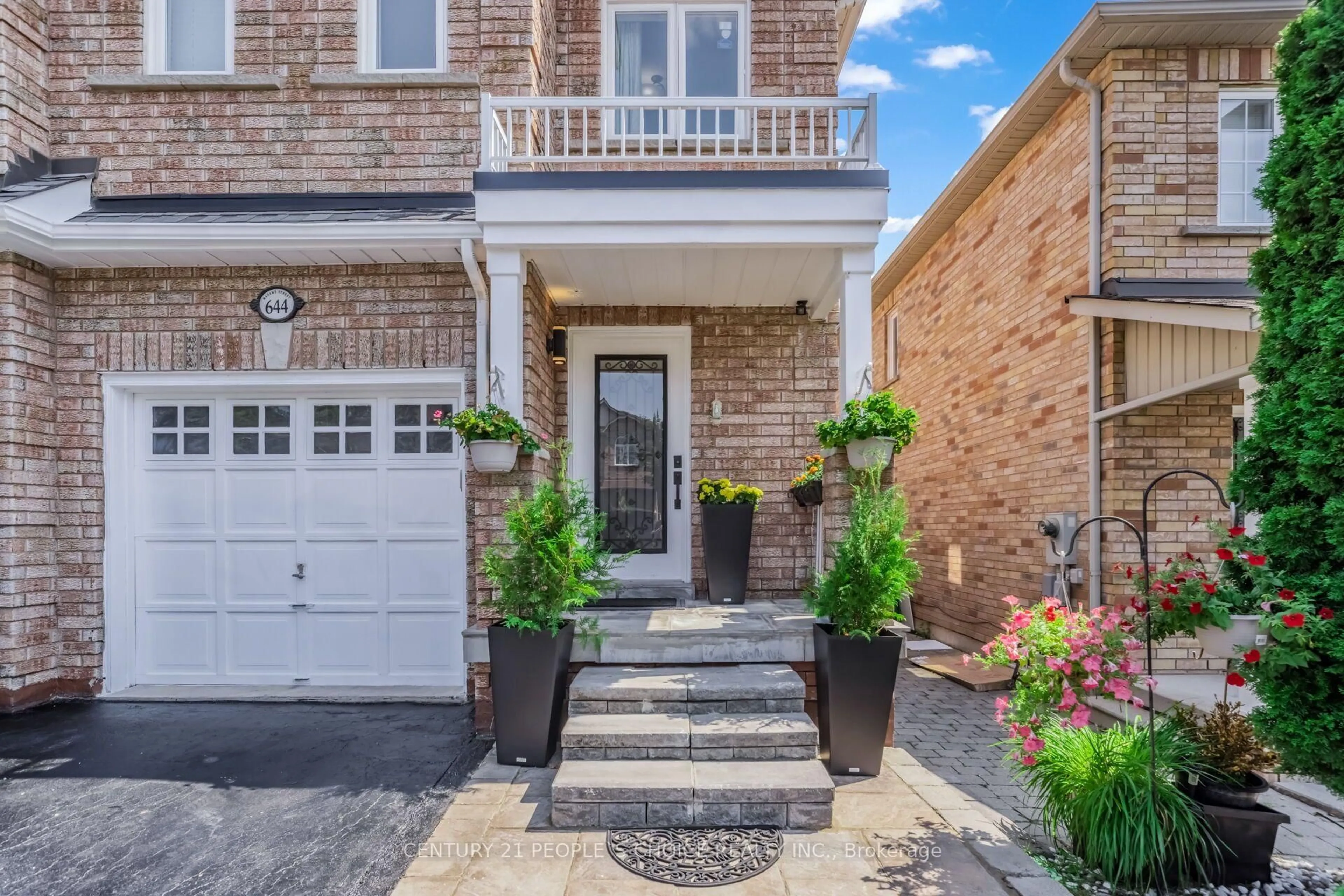 Home with brick exterior material, street for 644 Madame St, Mississauga Ontario L5W 1G6
