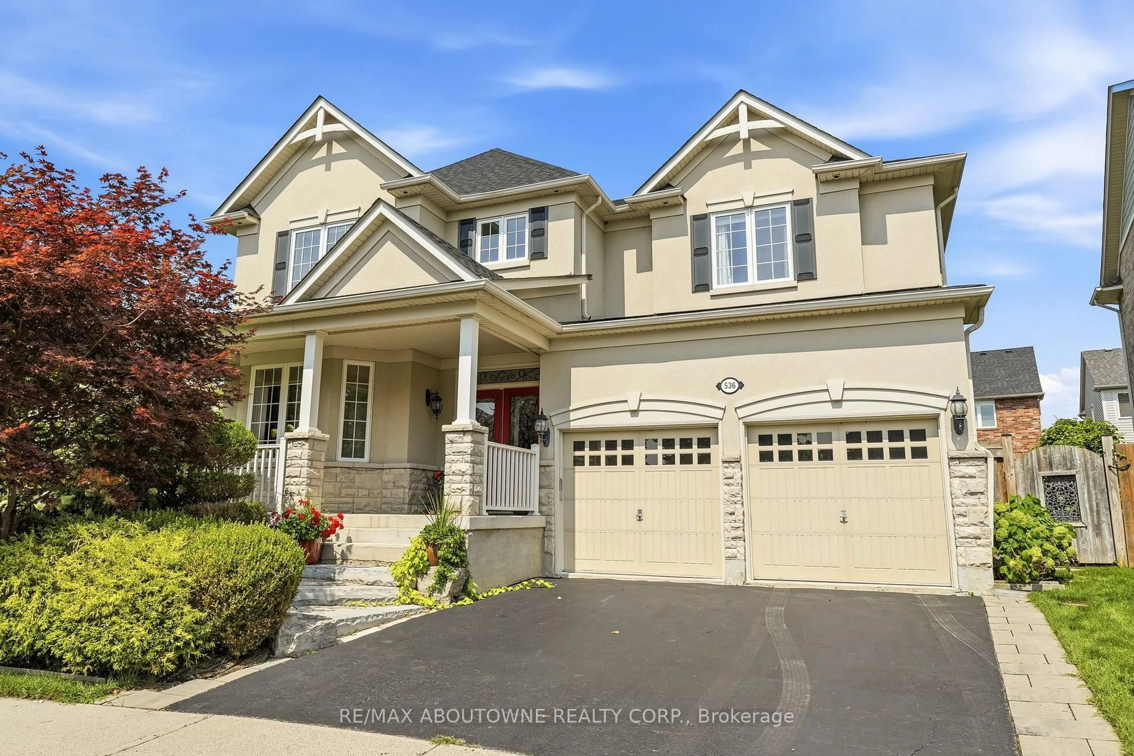 Home with vinyl exterior material, street for 536 Cusick Circ, Milton Ontario L9T 0N1