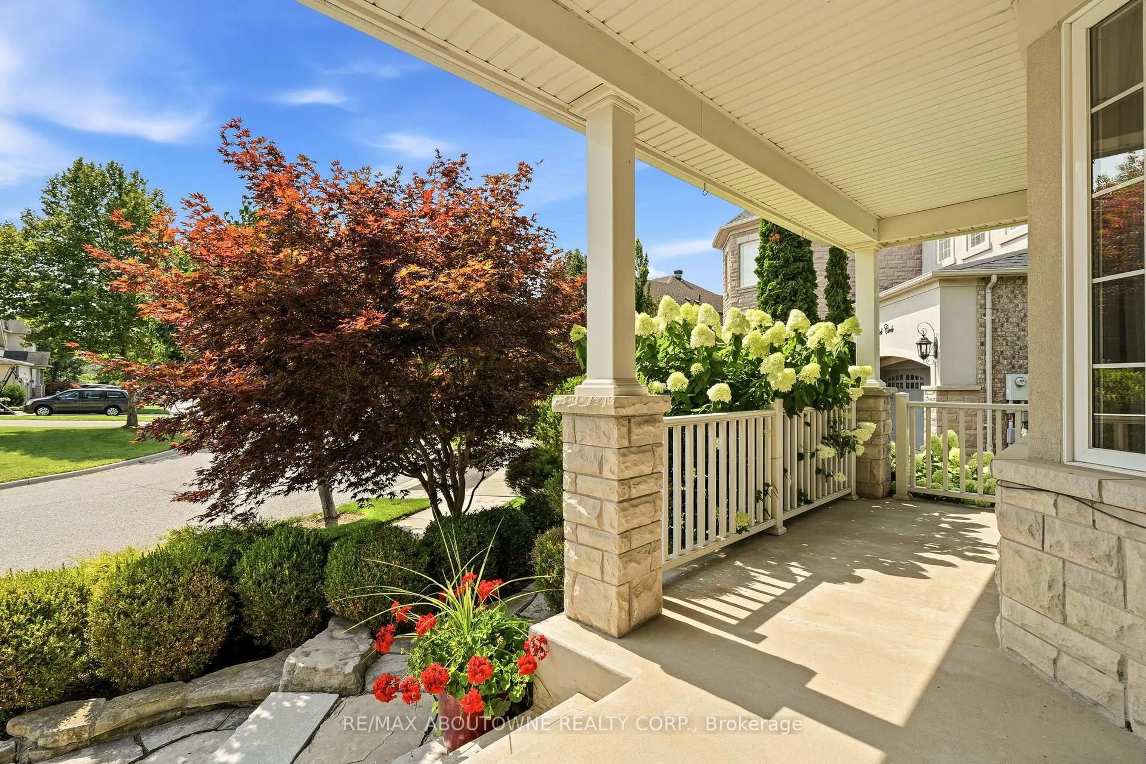 Patio, street for 536 Cusick Circ, Milton Ontario L9T 0N1