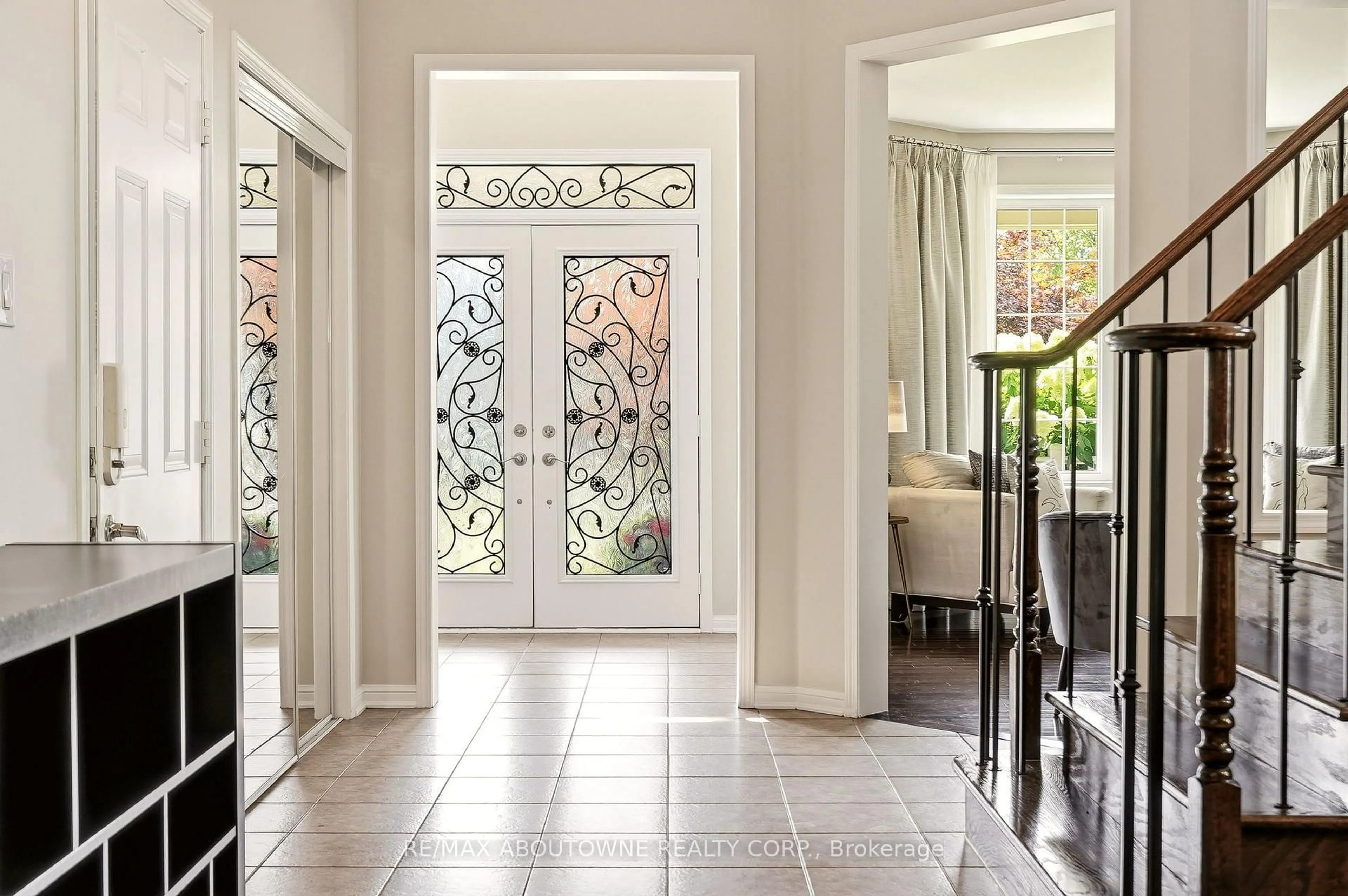 Indoor entryway for 536 Cusick Circ, Milton Ontario L9T 0N1