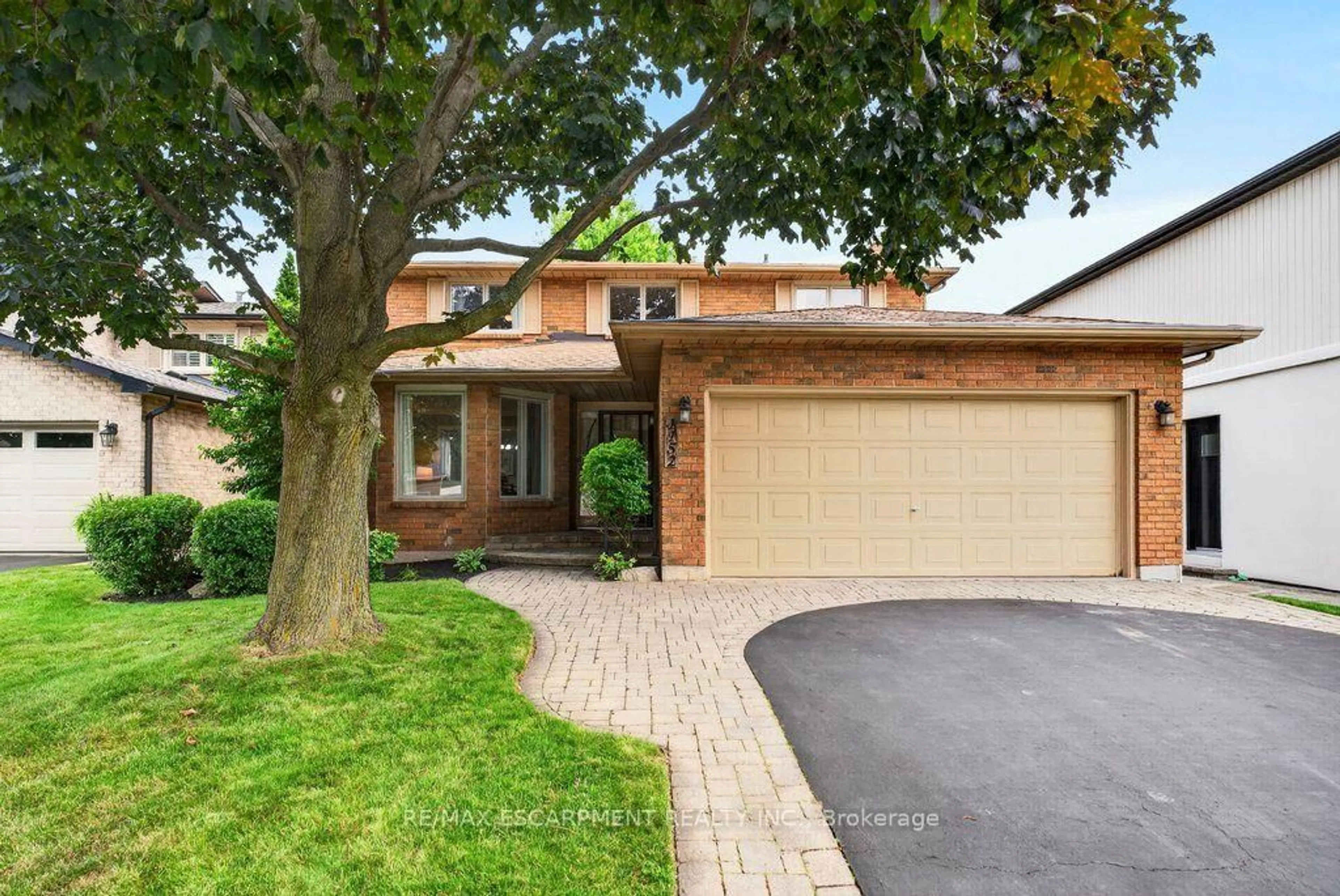 Home with brick exterior material, street for 1152 Lockhart Rd, Burlington Ontario L7S 1G9