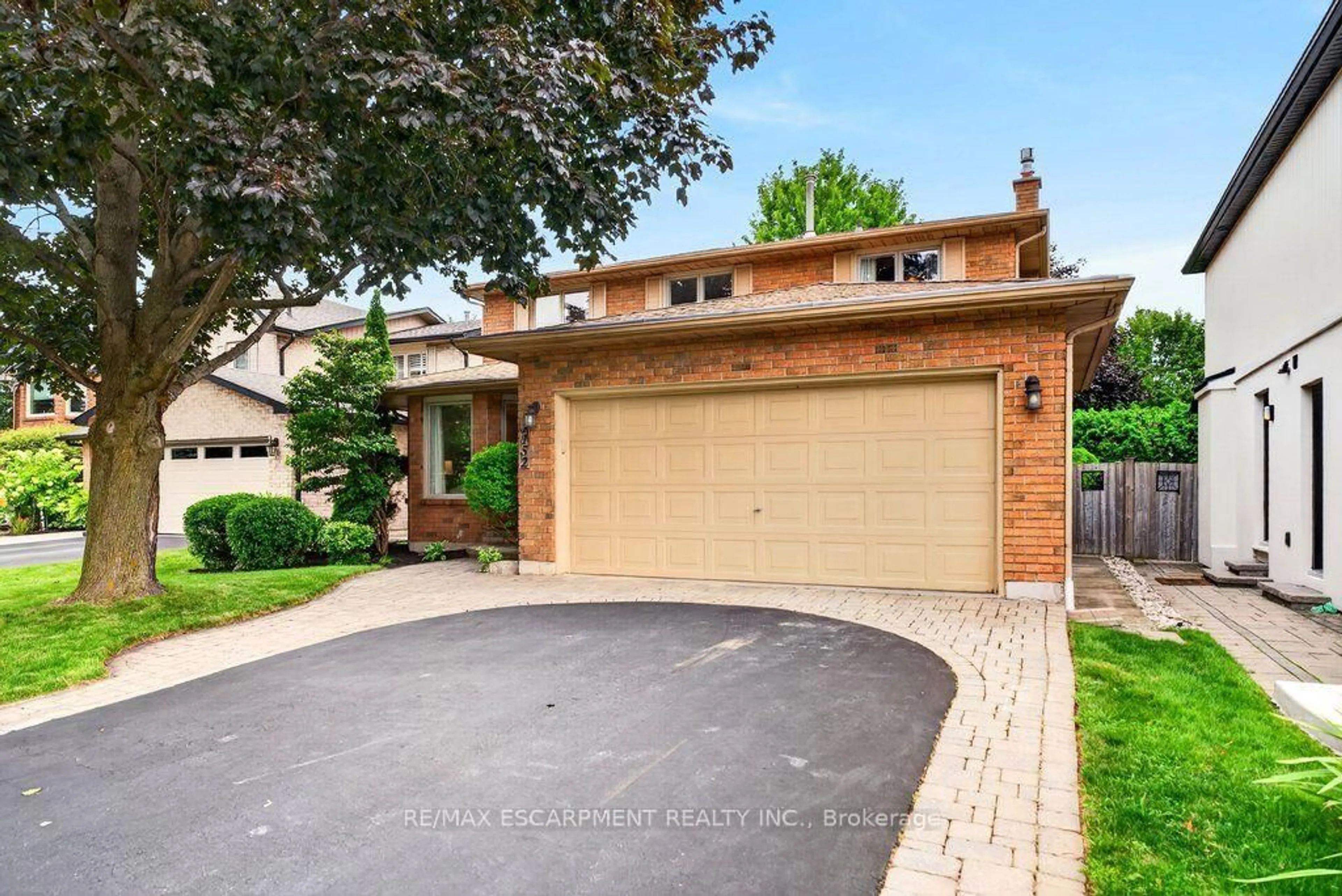 Home with brick exterior material, street for 1152 Lockhart Rd, Burlington Ontario L7S 1G9