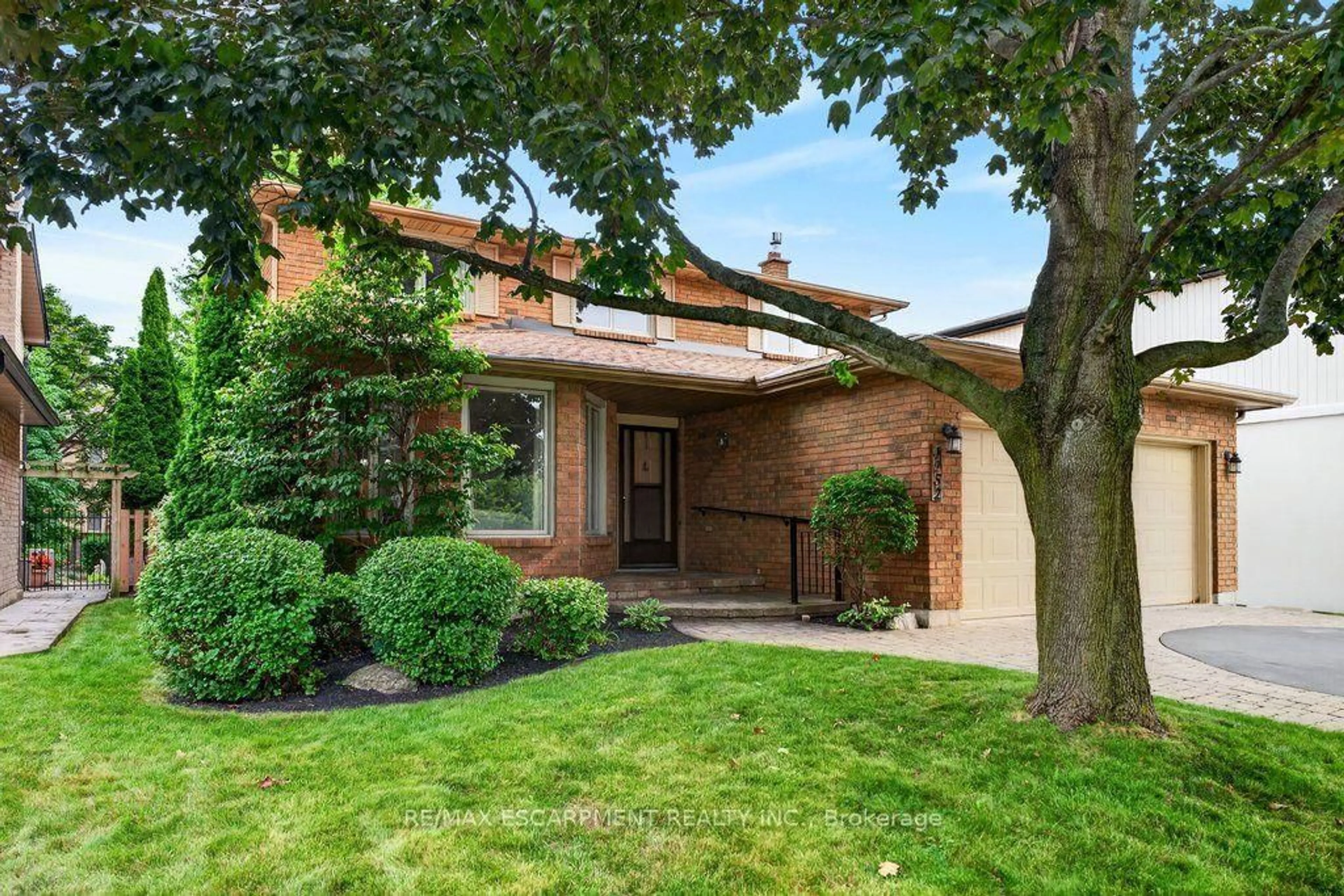 Home with brick exterior material, street for 1152 Lockhart Rd, Burlington Ontario L7S 1G9