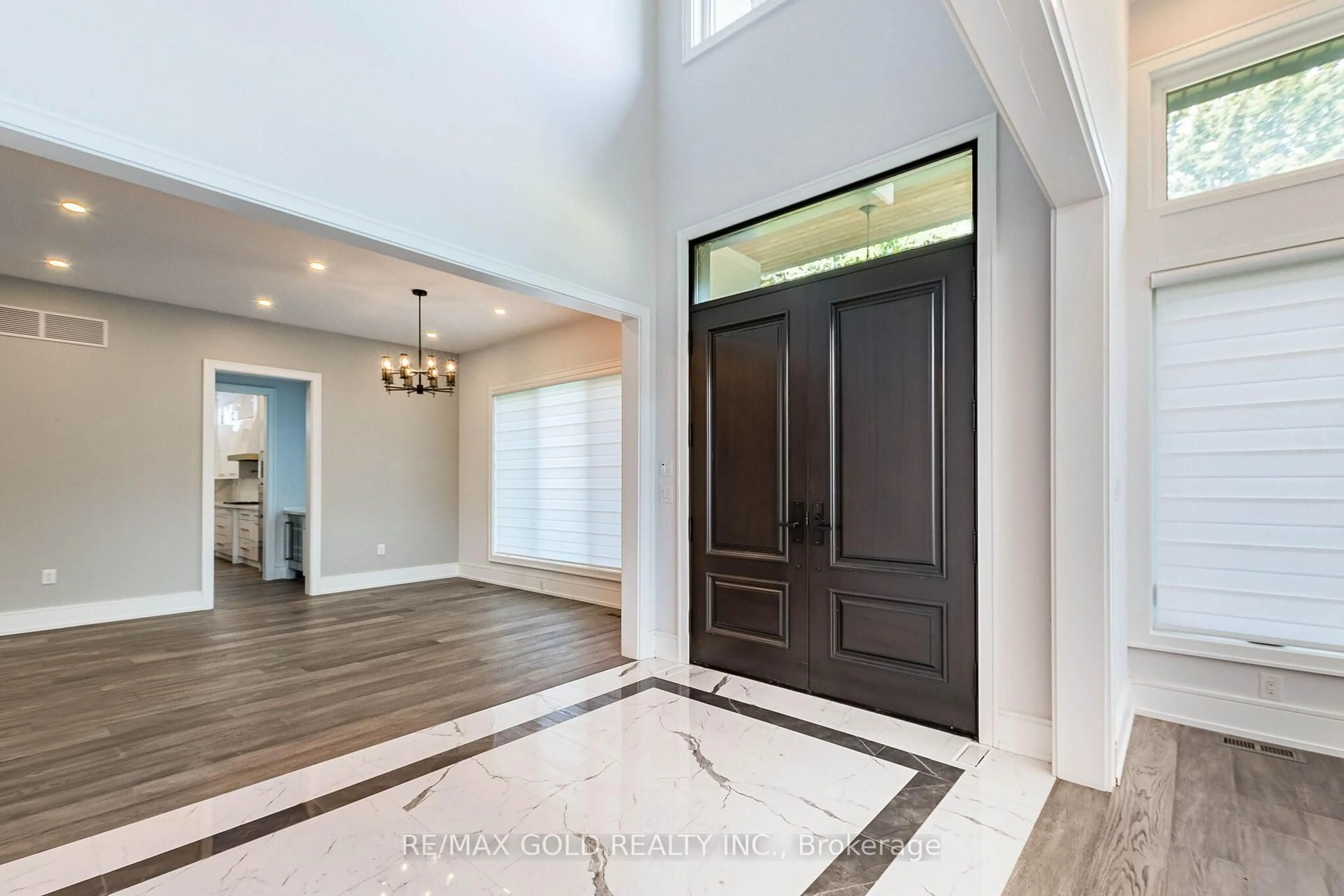 Indoor entryway for 550 Vanessa Cres, Mississauga Ontario L5H 2N3