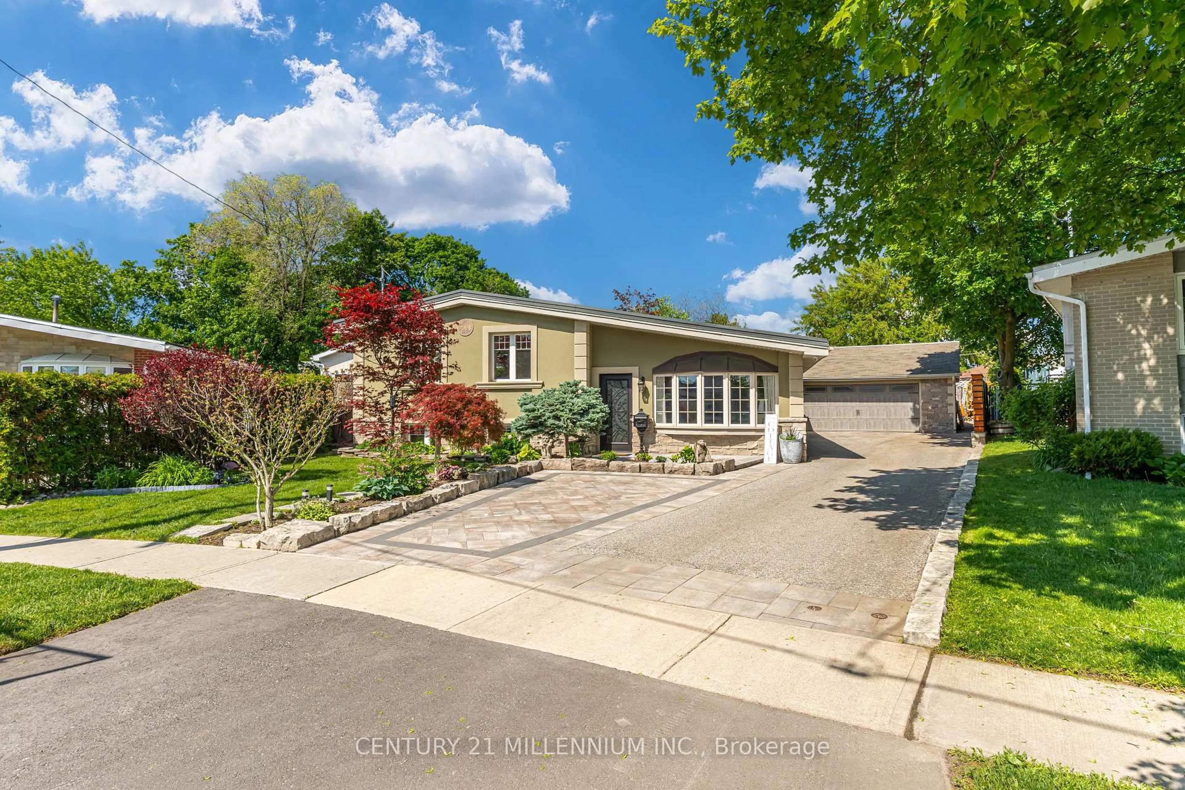 A pic from outside/outdoor area/front of a property/back of a property/a pic from drone, street for 26 Alston Crt, Brampton Ontario L6W 3B6