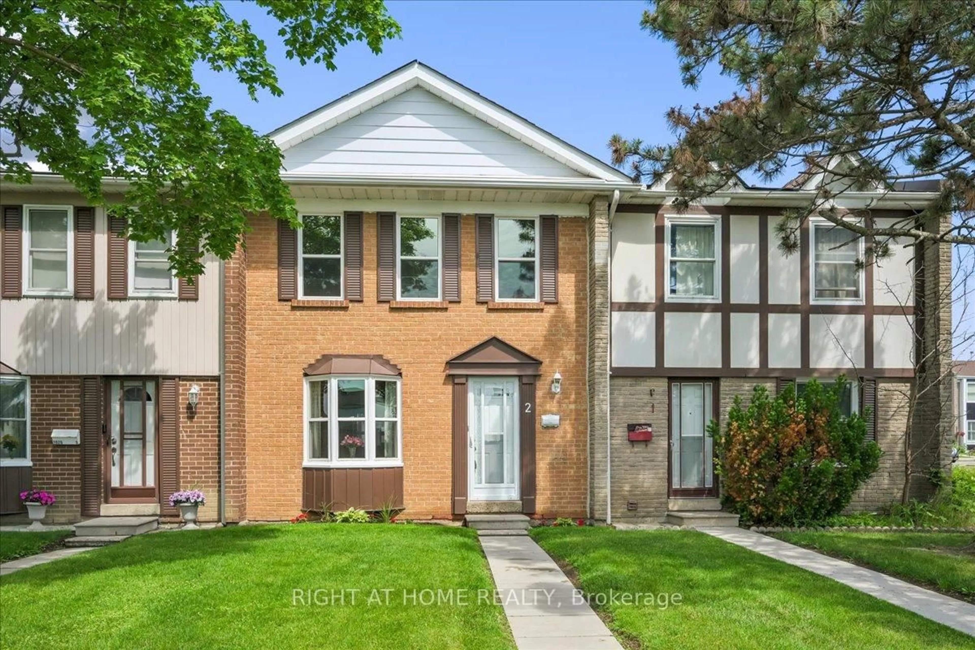 Home with brick exterior material, street for 1020 Central Park Dr #2, Brampton Ontario L6S 3J5