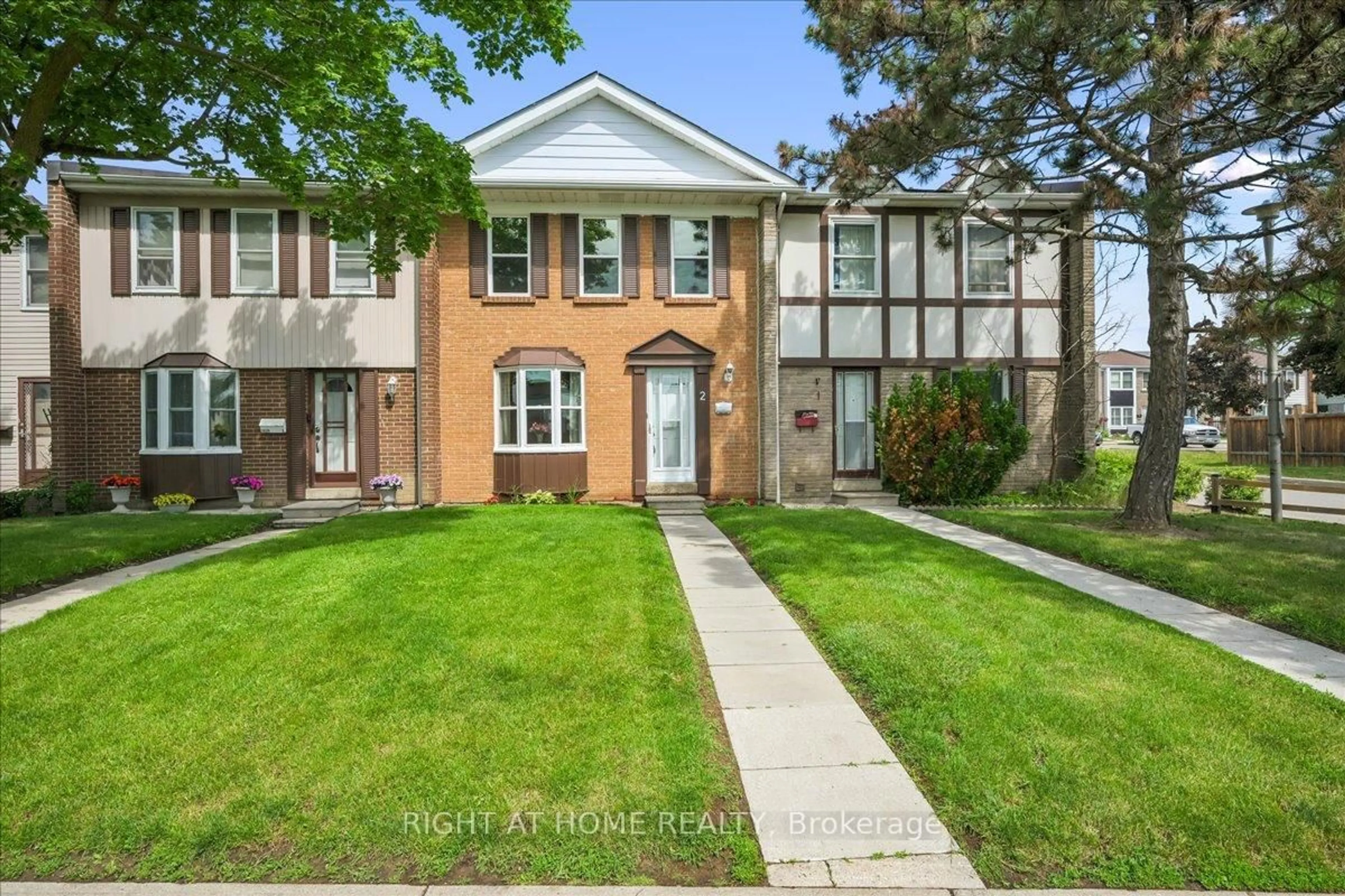 Home with brick exterior material, street for 1020 Central Park Dr #2, Brampton Ontario L6S 3J5