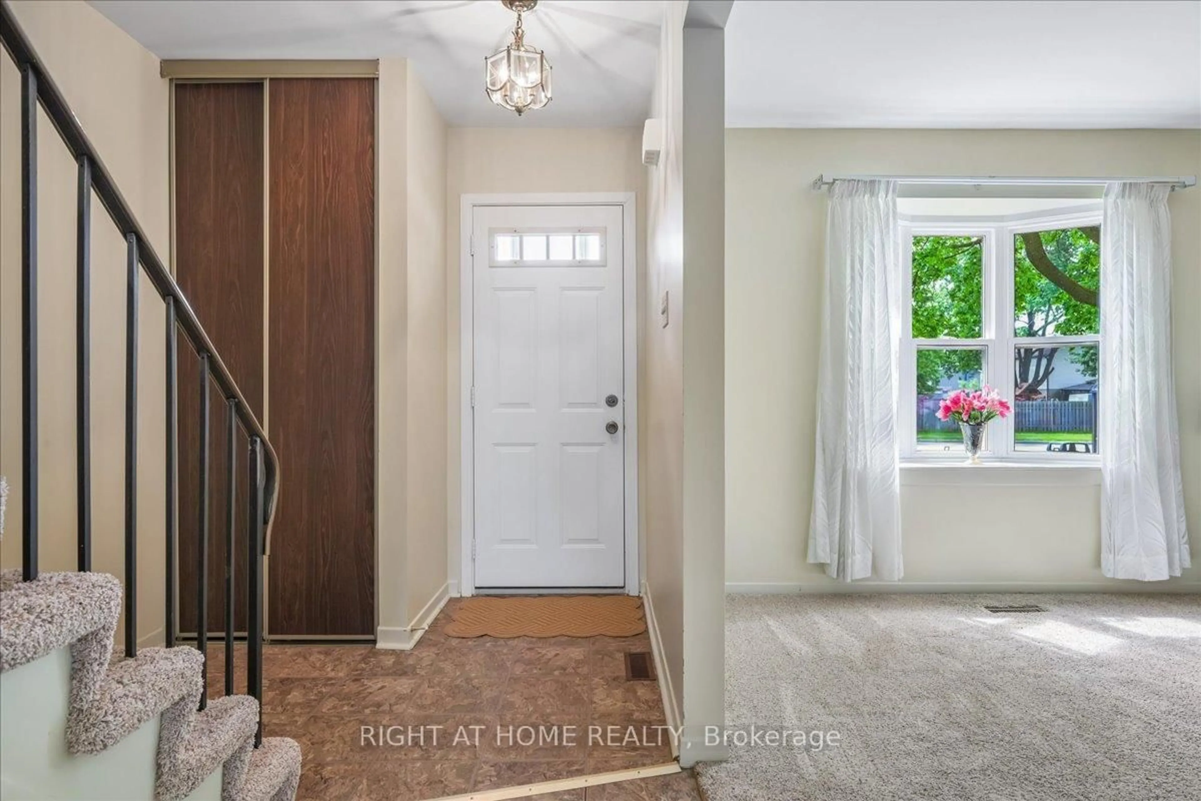 Indoor entryway for 1020 Central Park Dr #2, Brampton Ontario L6S 3J5