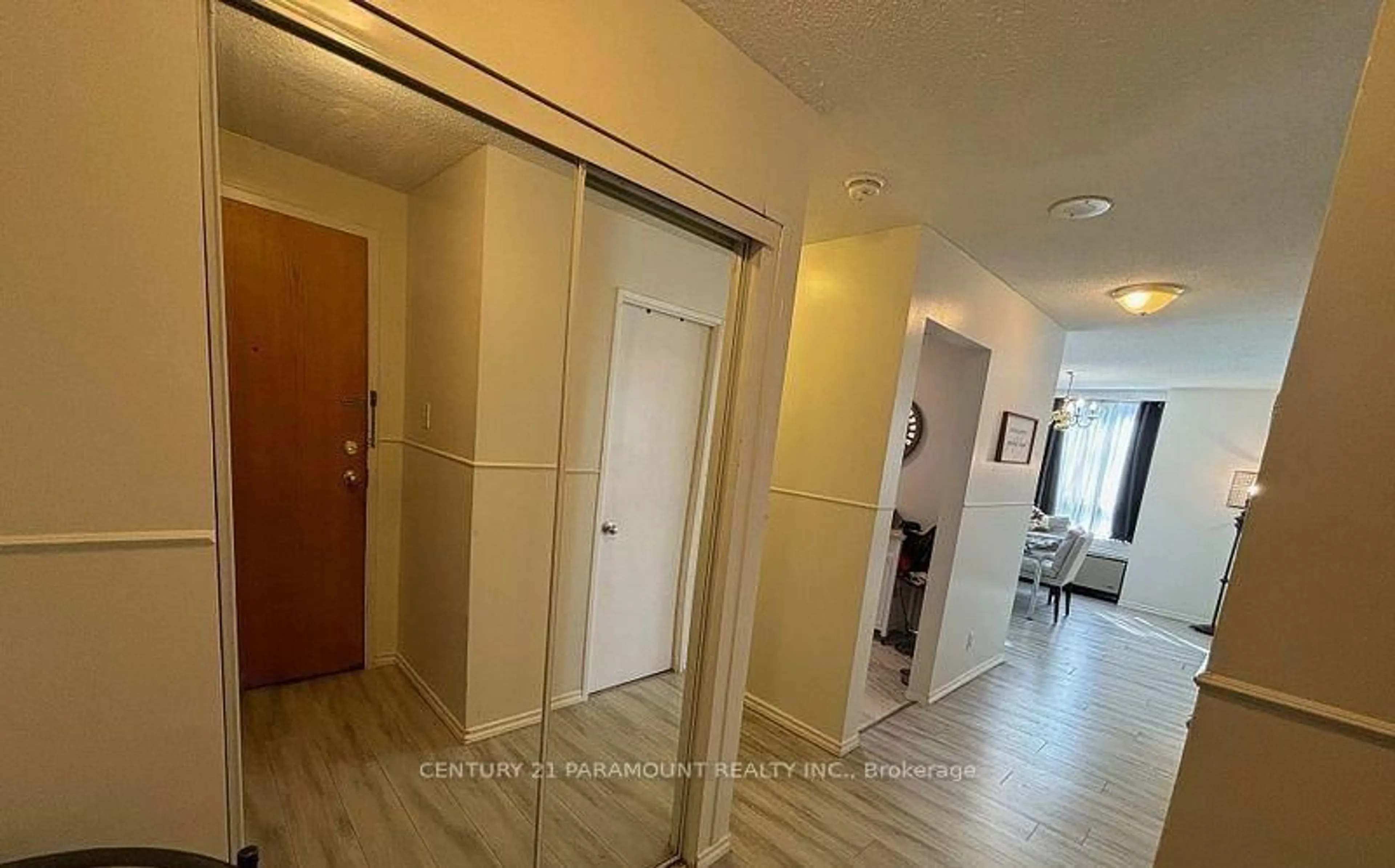 Indoor entryway for 61 Markbrook Lane #112, Toronto Ontario M9V 5E7