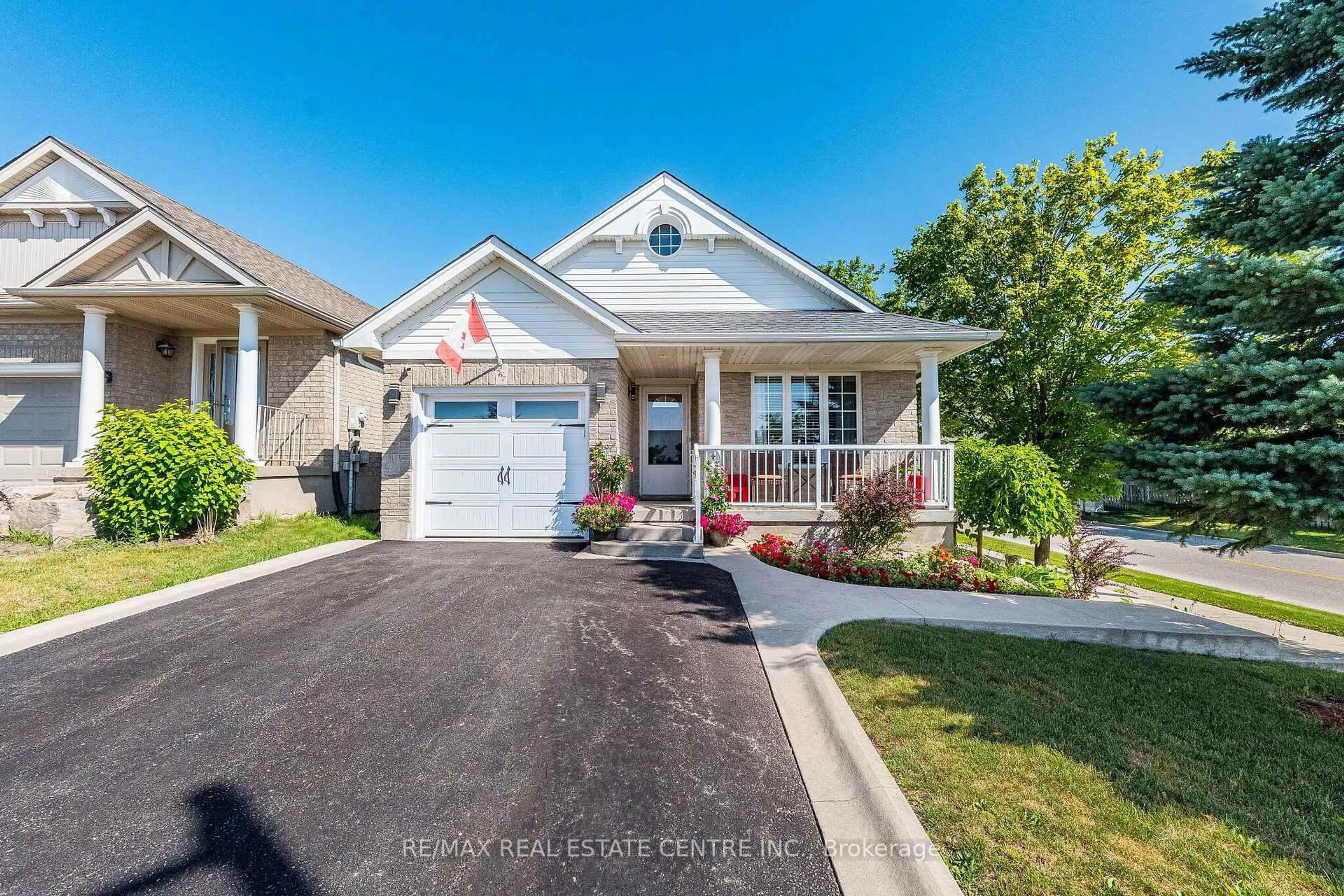 Home with vinyl exterior material, street for 267 Montgomery Blvd, Orangeville Ontario L9W 5H1