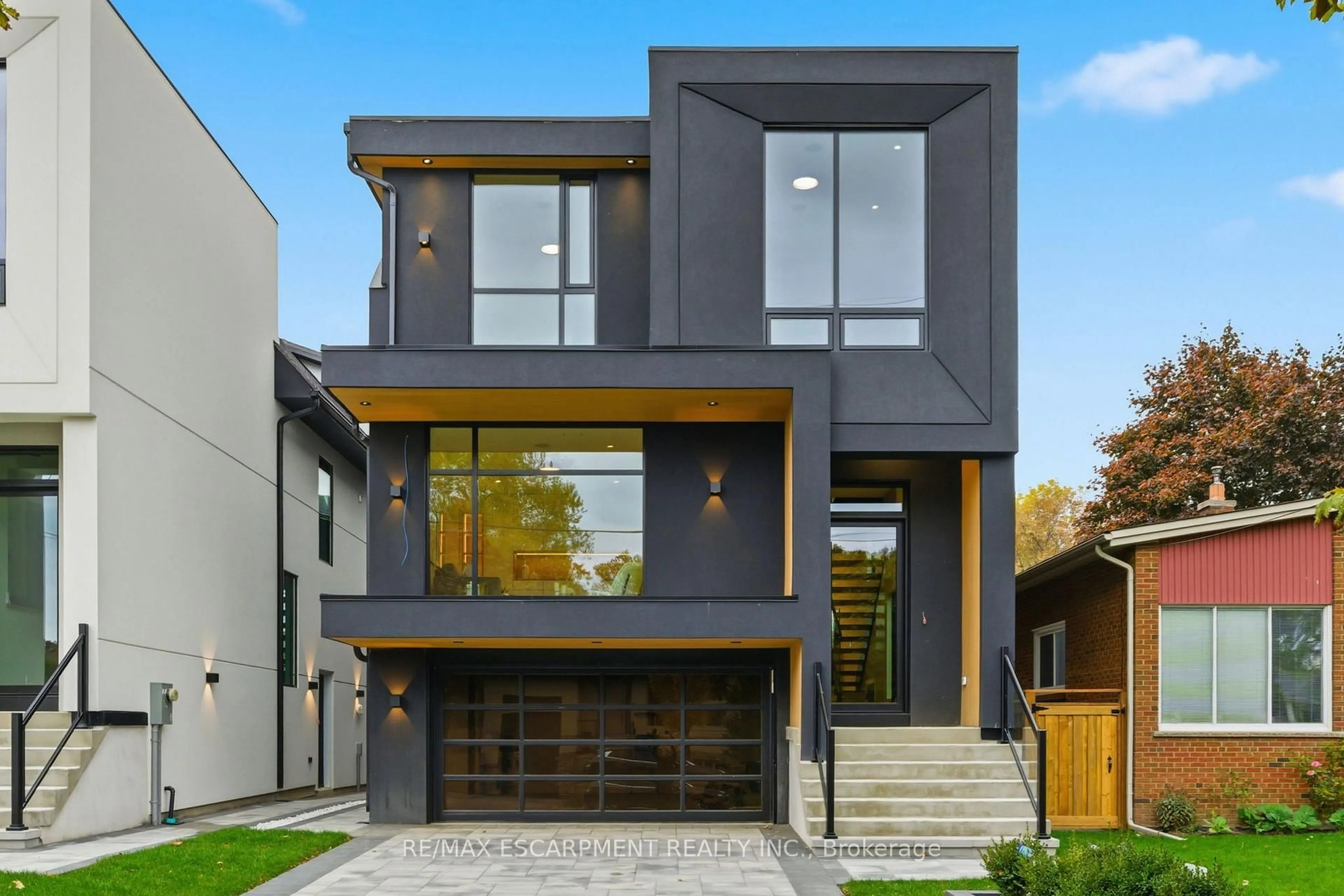 Home with brick exterior material, street for 957 Halliday Ave, Mississauga Ontario L5E 1P4