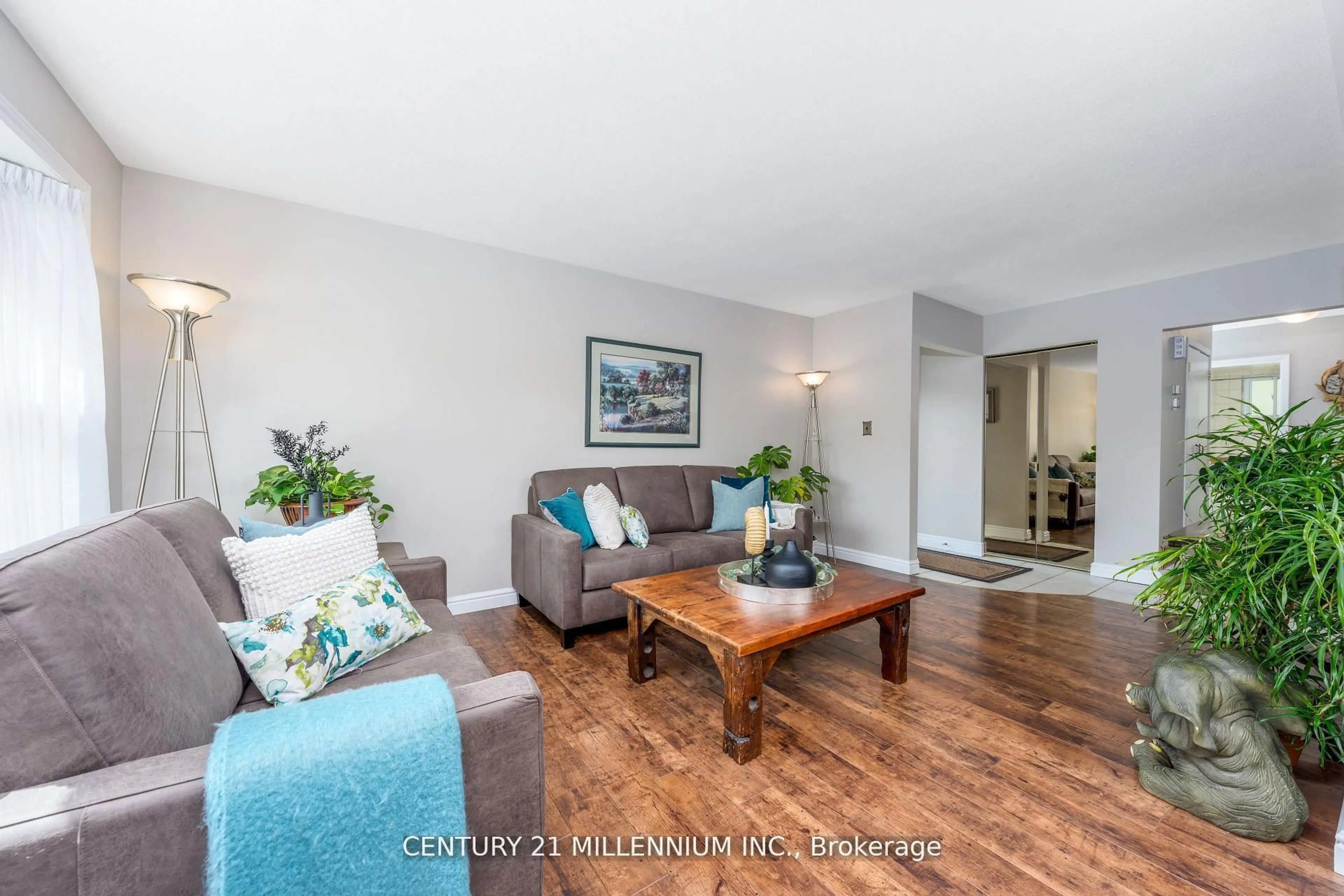 Living room with furniture, wood/laminate floor for 20 Dunblaine Cres, Brampton Ontario L6T 3H2