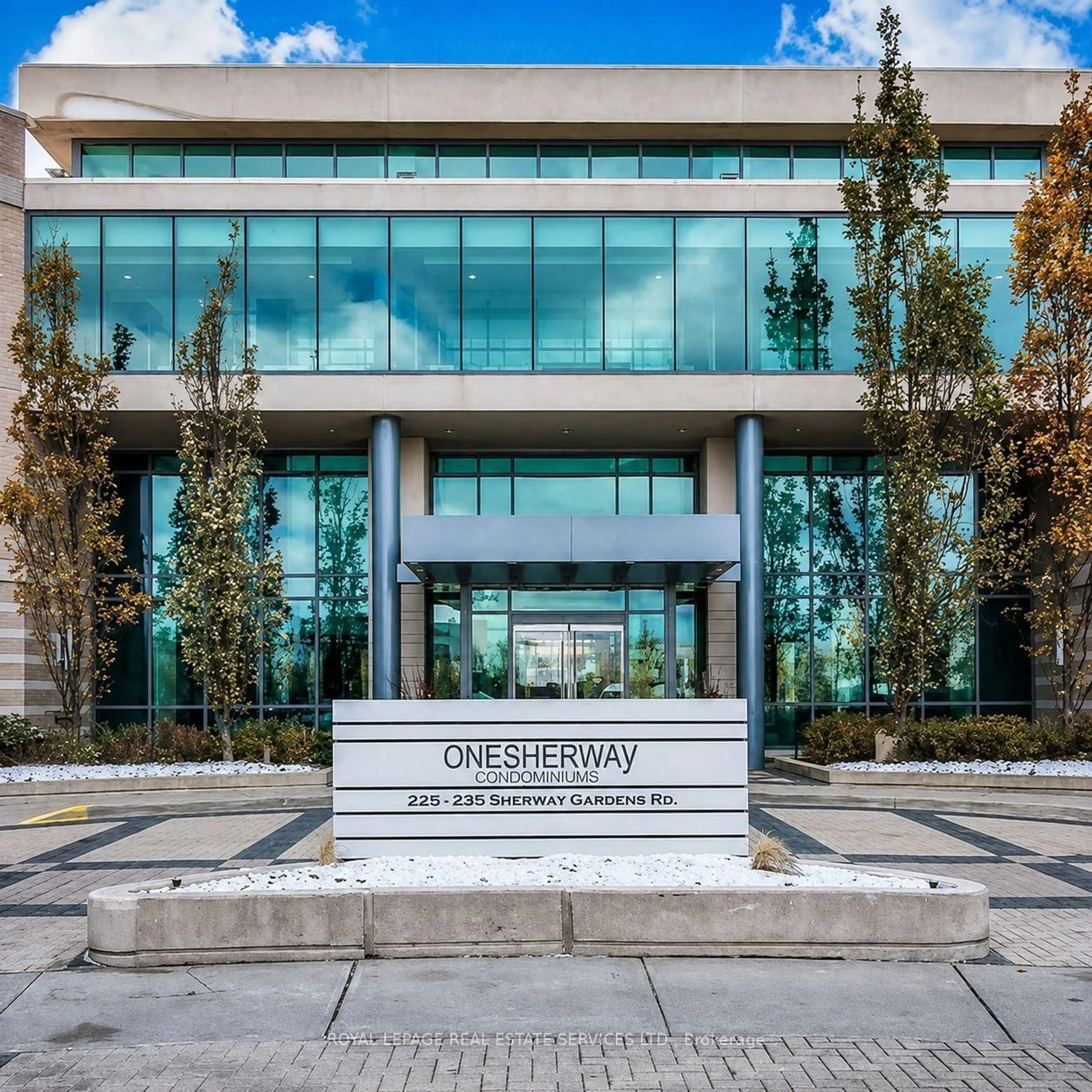 Indoor foyer for 235 Sherway Gardens Rd #501, Toronto Ontario M9C 0A2