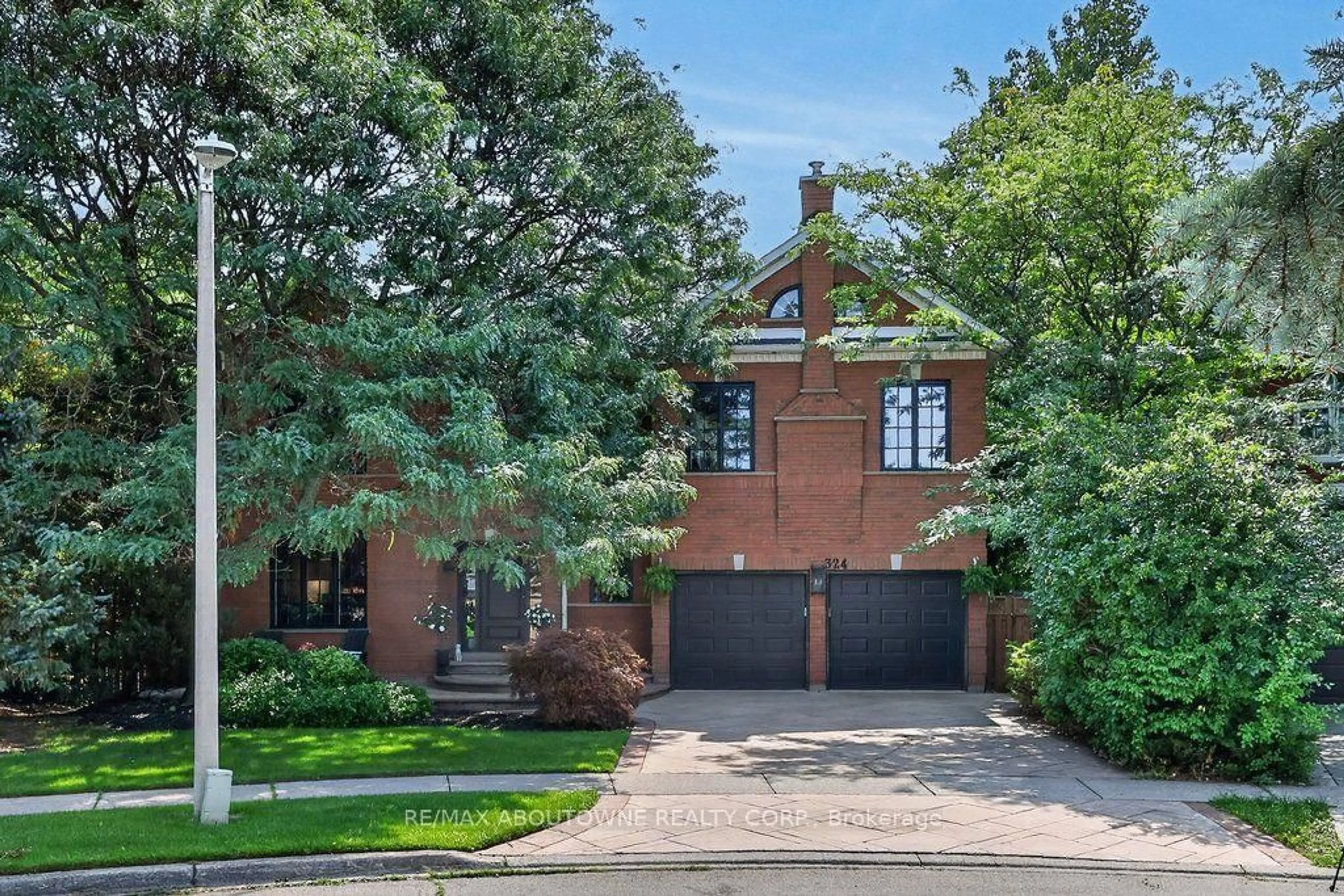 Home with brick exterior material, street for 324 Oakridge Crt, Oakville Ontario L6H 5T9