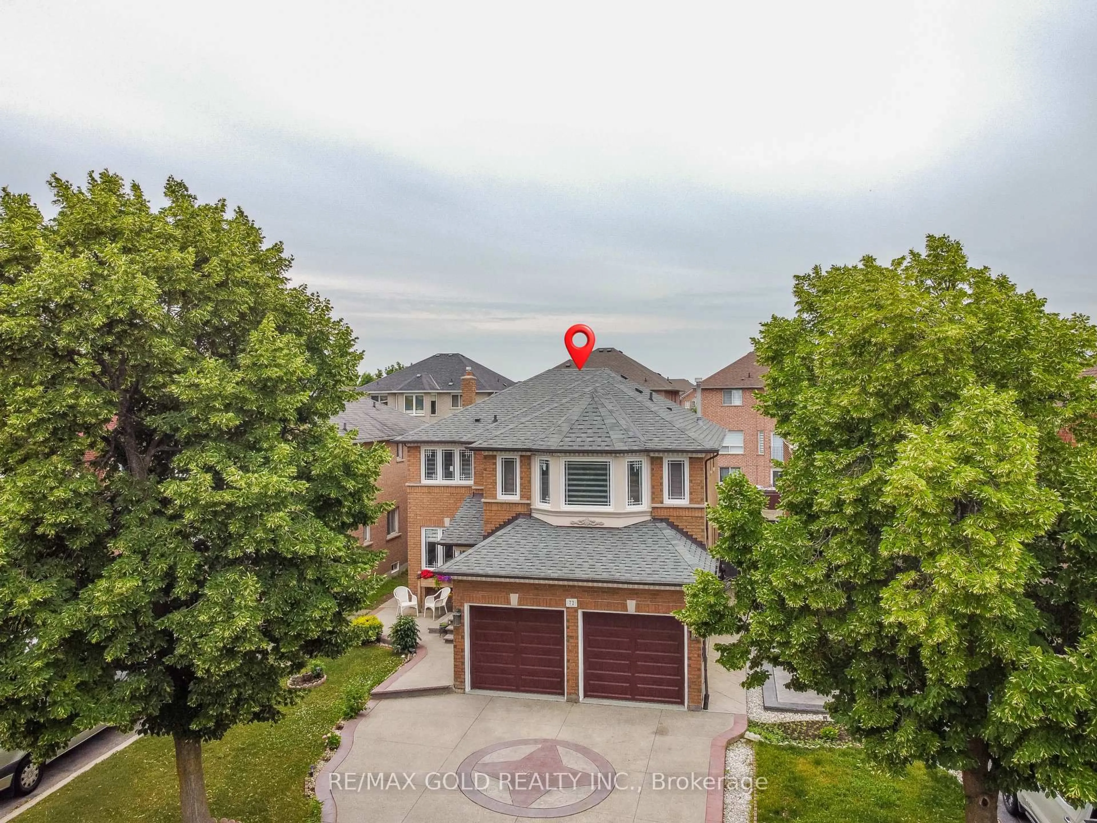 A pic from outside/outdoor area/front of a property/back of a property/a pic from drone, street for 72 Rainforest Dr, Brampton Ontario L6R 1B1