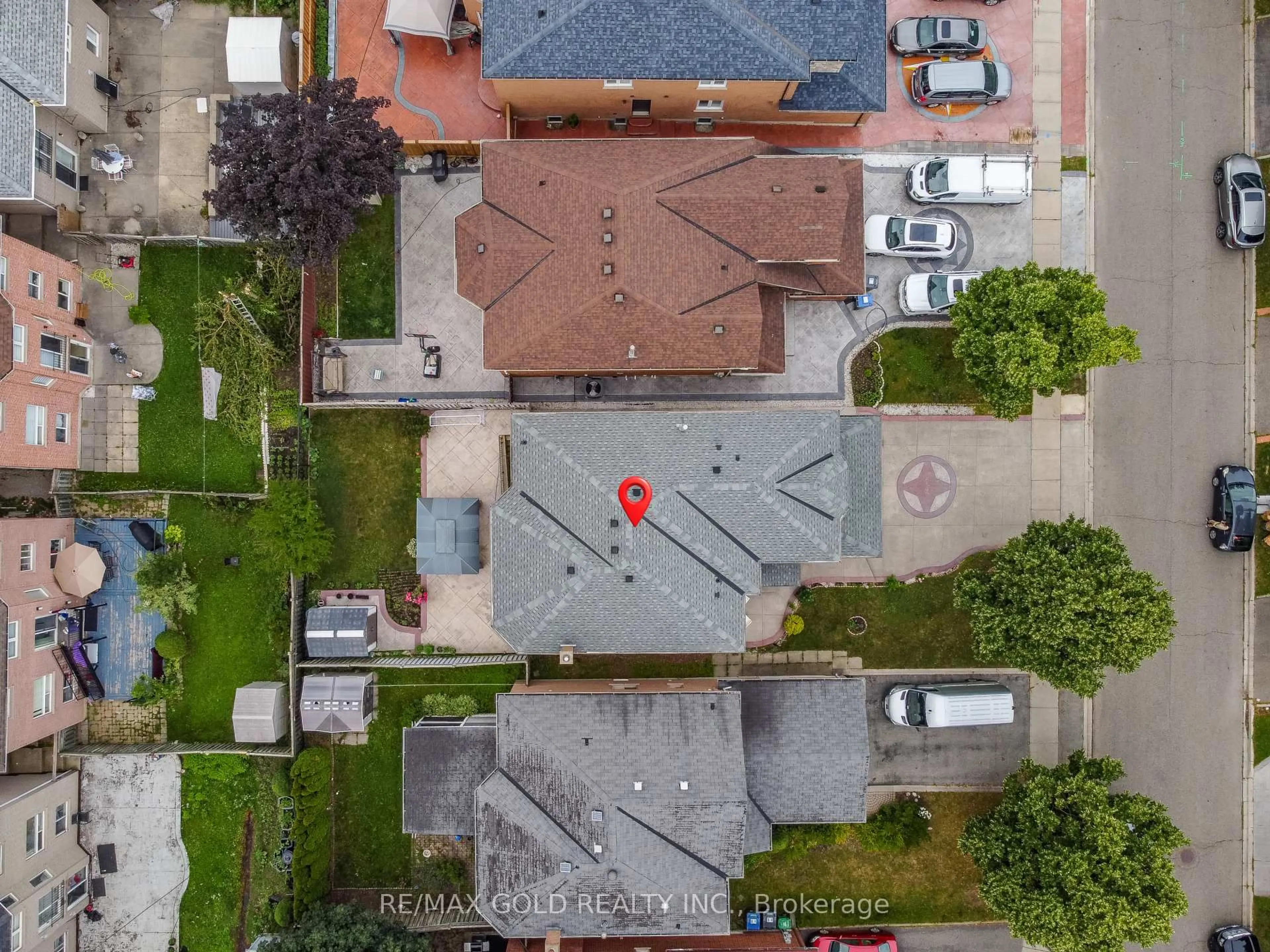 A pic from outside/outdoor area/front of a property/back of a property/a pic from drone, street for 72 Rainforest Dr, Brampton Ontario L6R 1B1