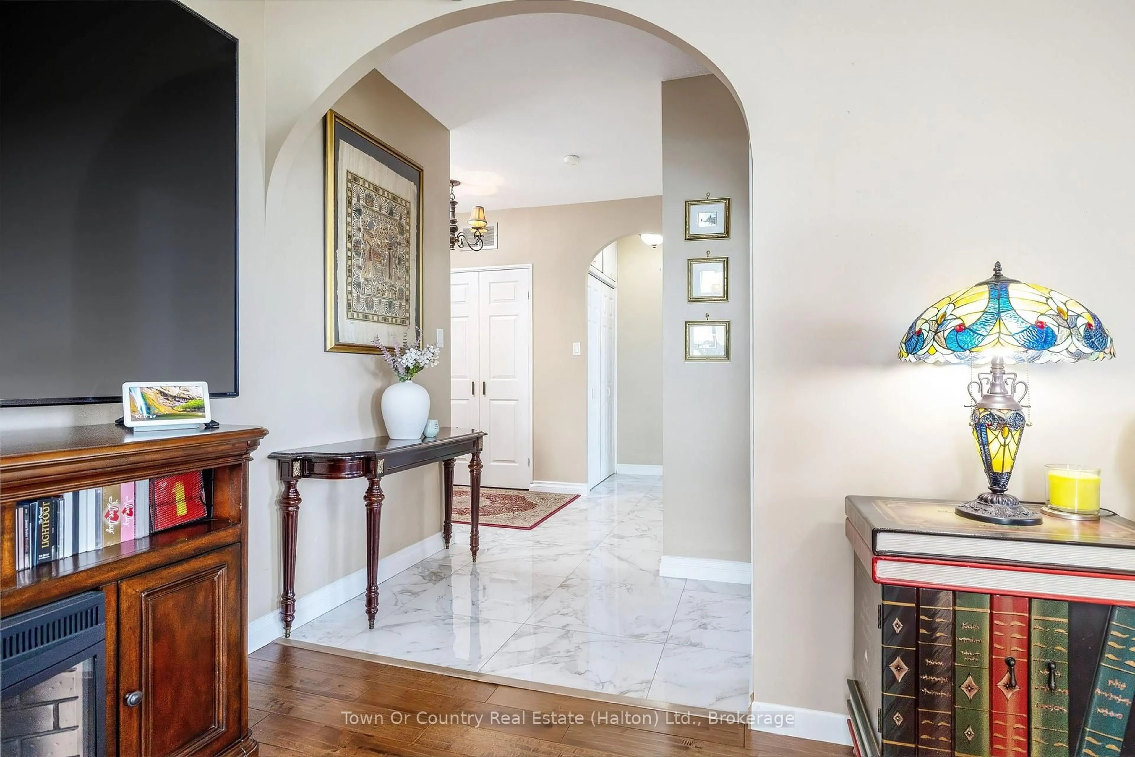 Indoor entryway for 5250 Lakeshore Rd #1906, Burlington Ontario L7L 5L2