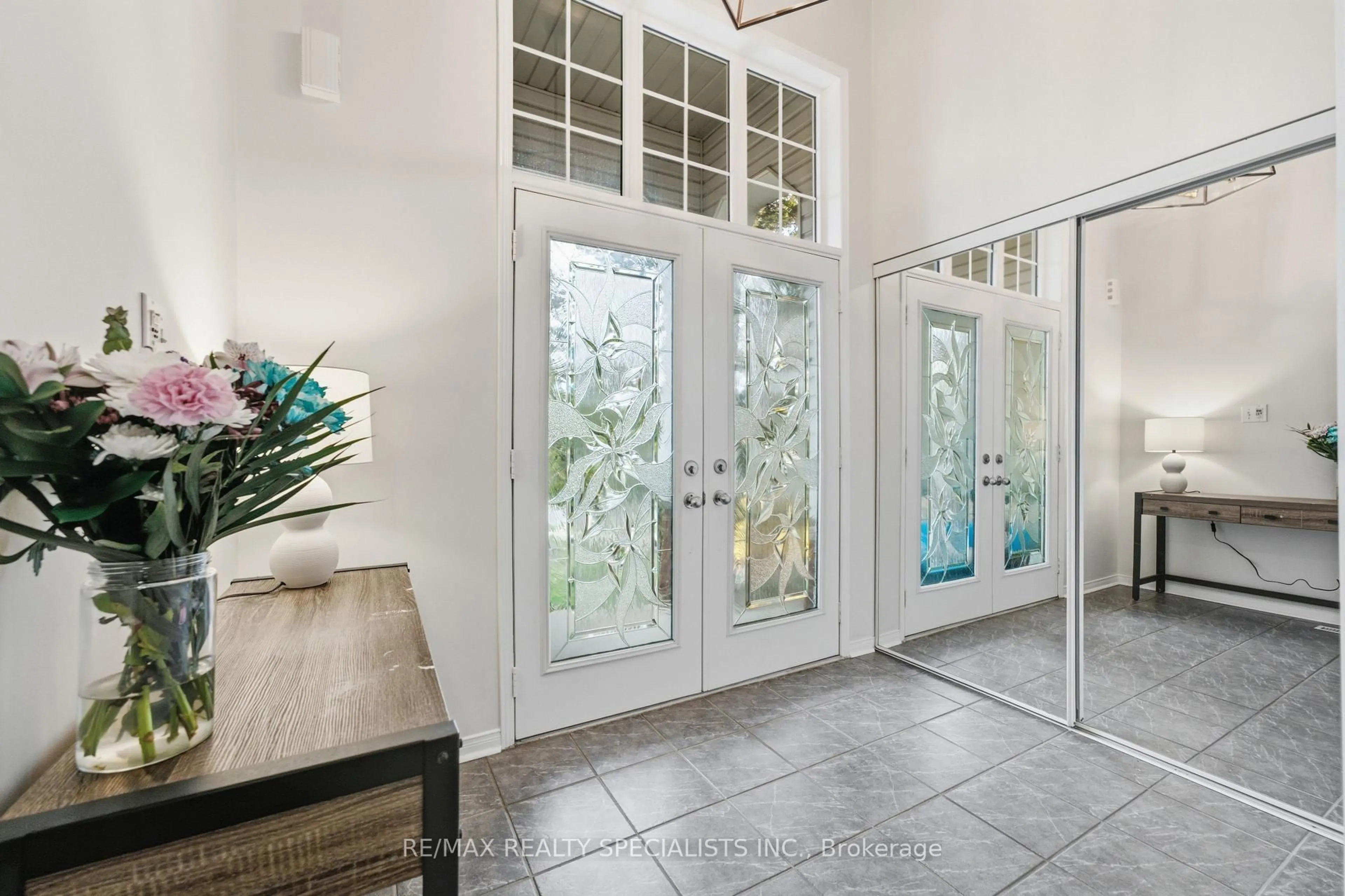 Indoor entryway for 192 VAN SCOTT Dr, Brampton Ontario L7A 1V8