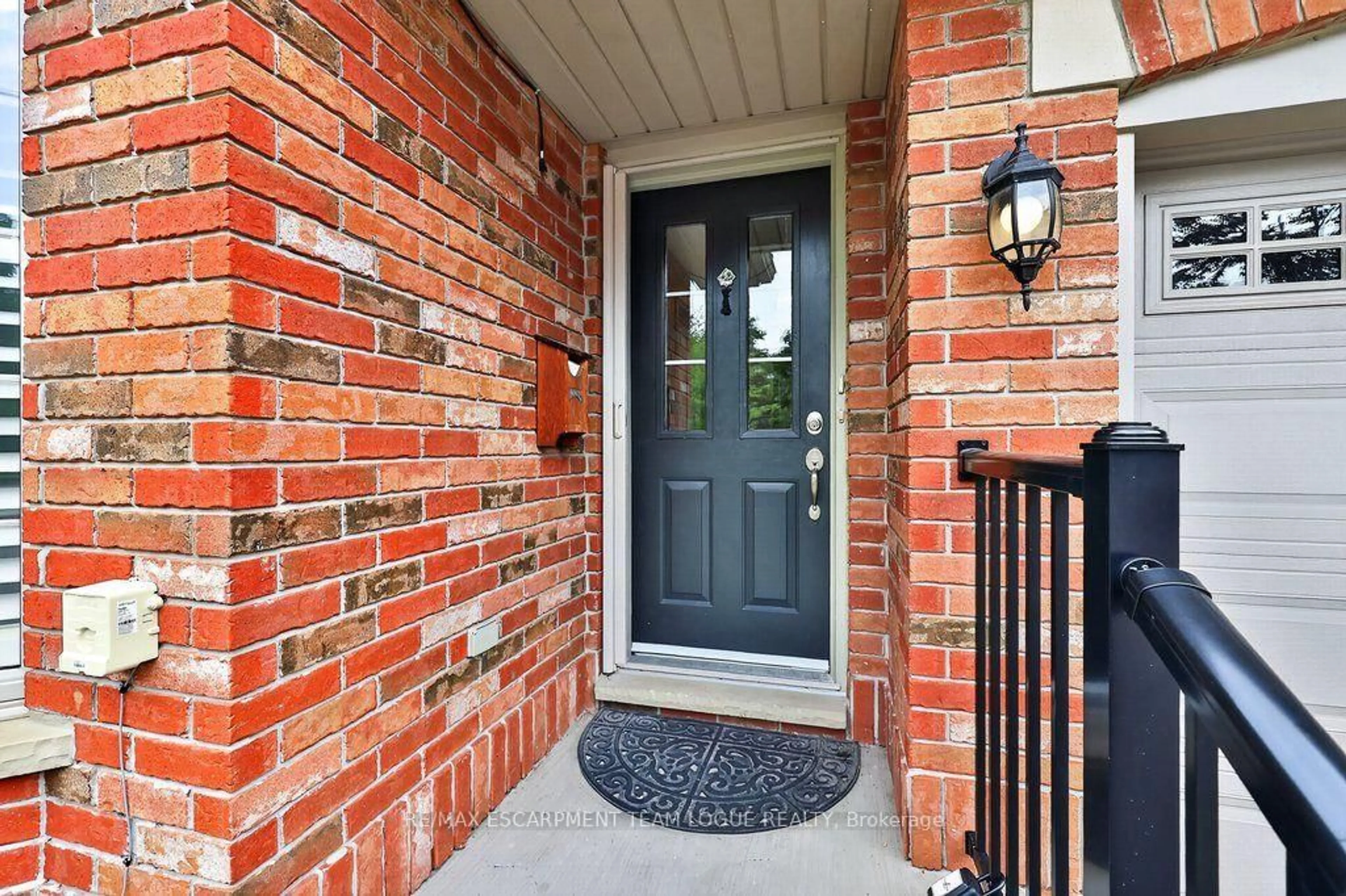 Home with brick exterior material, street for 767 Maple Ave #8, Burlington Ontario L7S 2K1