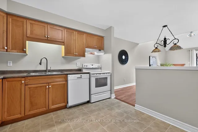 767 Maple Ave #8, Burlington 5