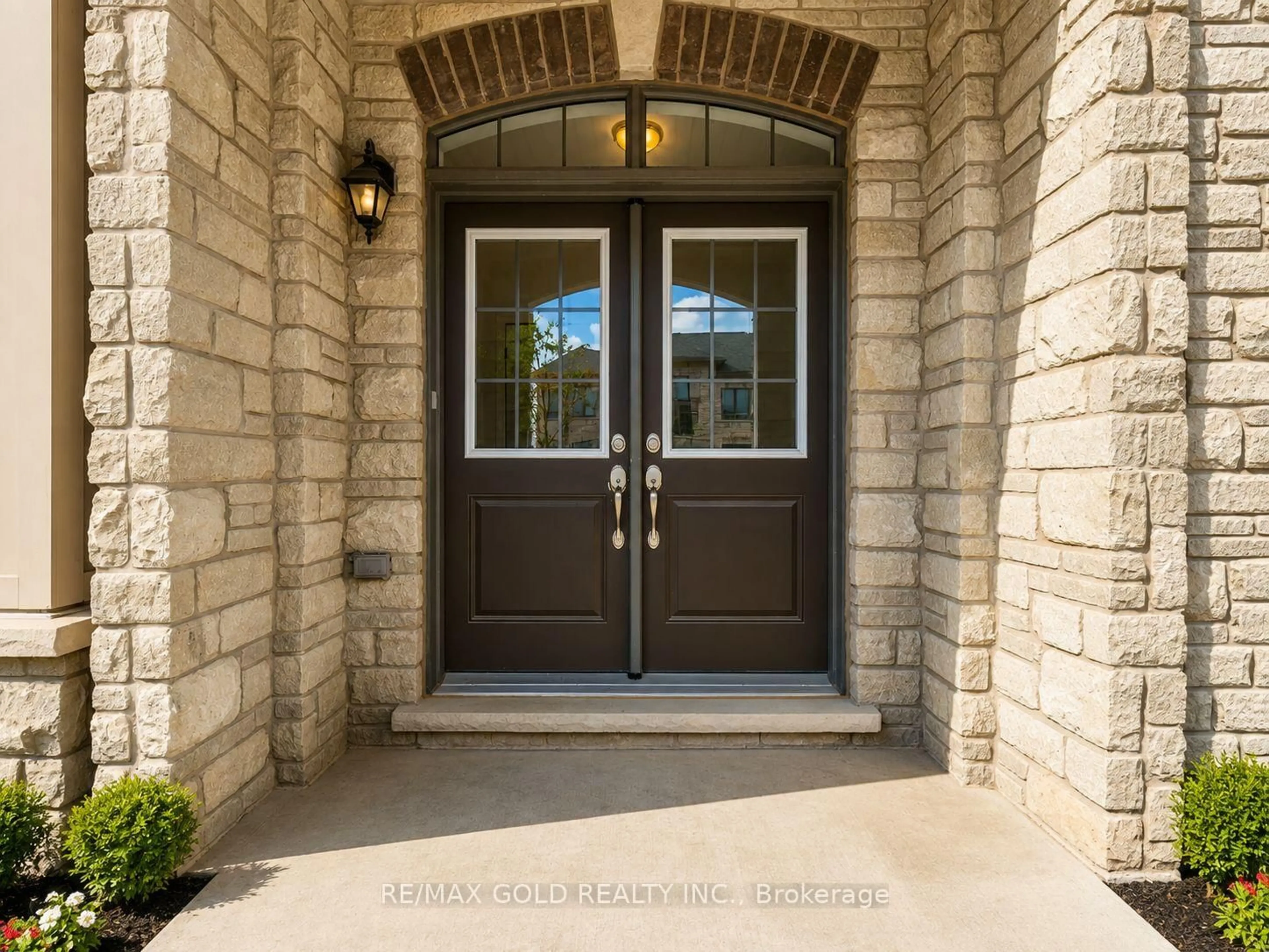 Indoor entryway for 37 Peak Dr, Brampton Ontario L6X 5S5