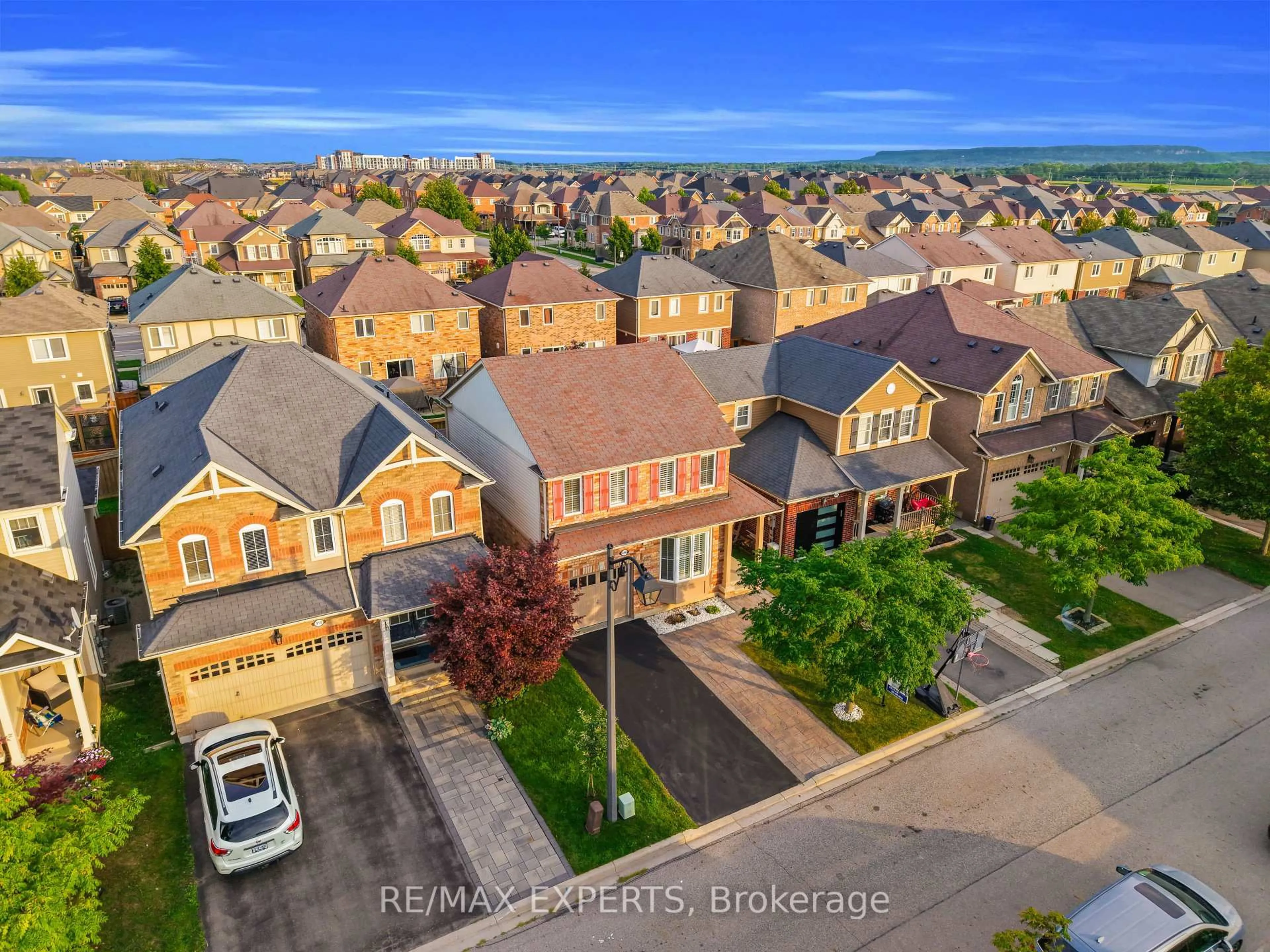 A pic from outside/outdoor area/front of a property/back of a property/a pic from drone, street for 414 Grenke Pl, Milton Ontario L9T 7T5