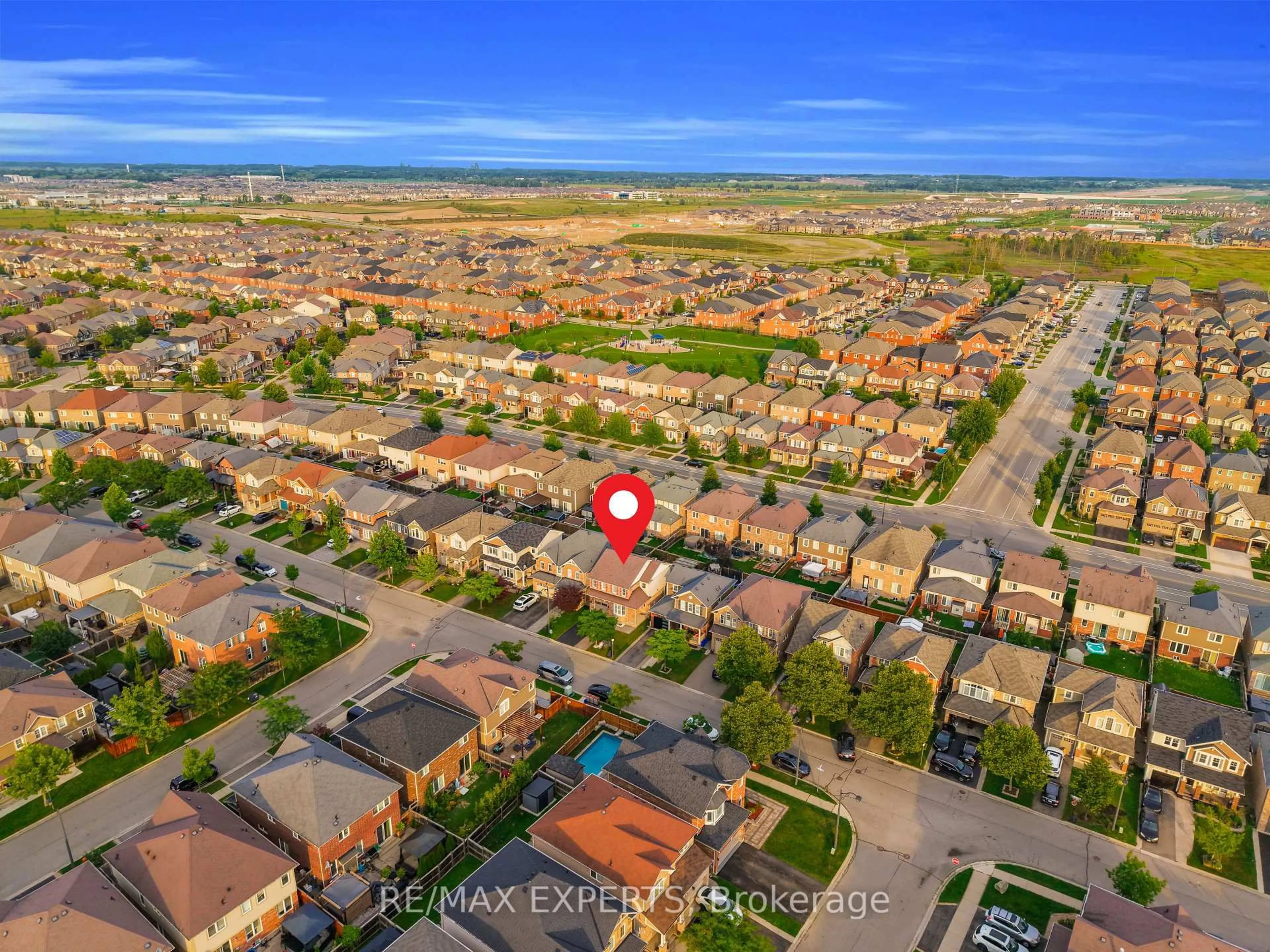 A pic from outside/outdoor area/front of a property/back of a property/a pic from drone, street for 414 Grenke Pl, Milton Ontario L9T 7T5