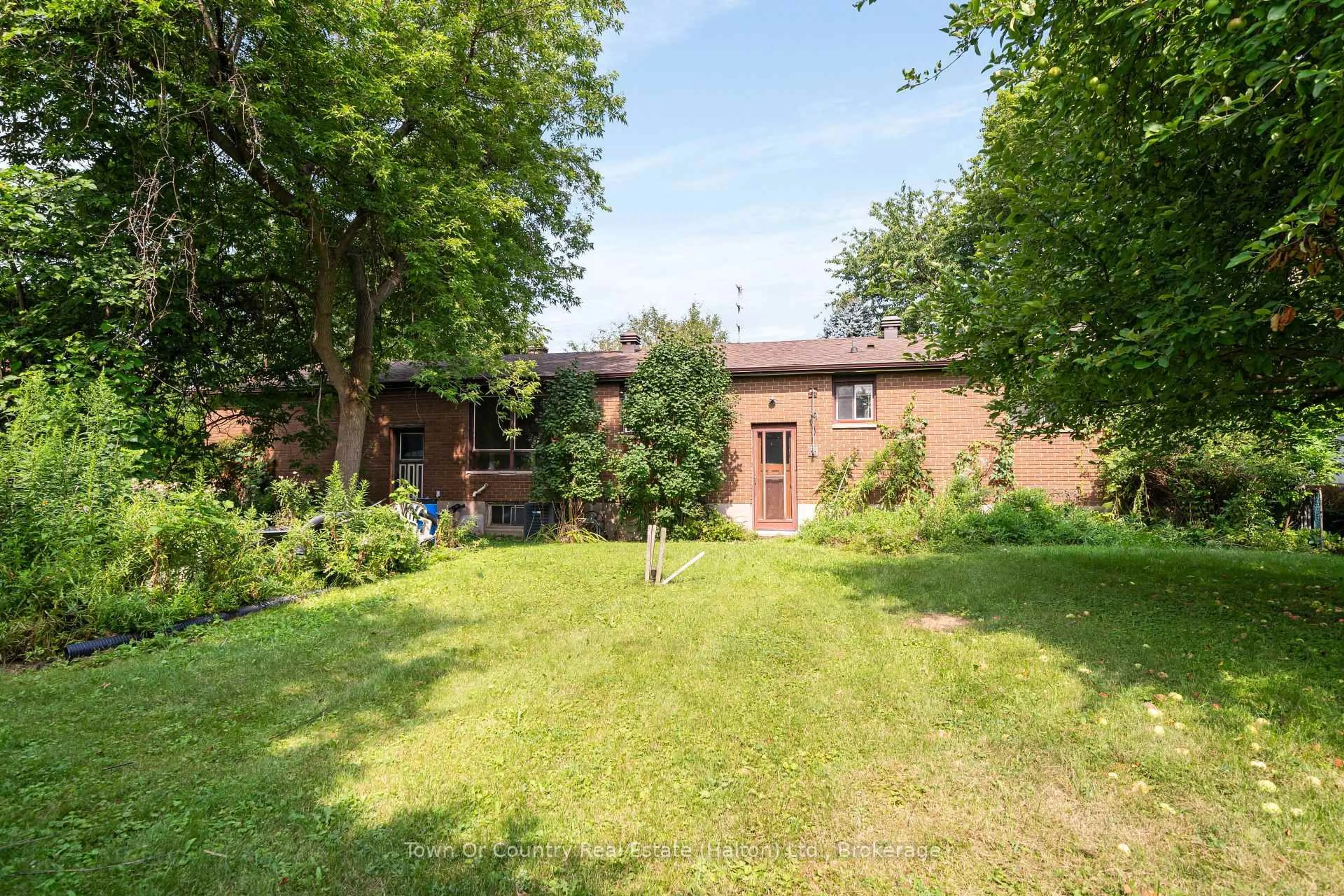 A pic from outside/outdoor area/front of a property/back of a property/a pic from drone, unknown for 7640 5 Sdrd, Milton Ontario L9T 2X7