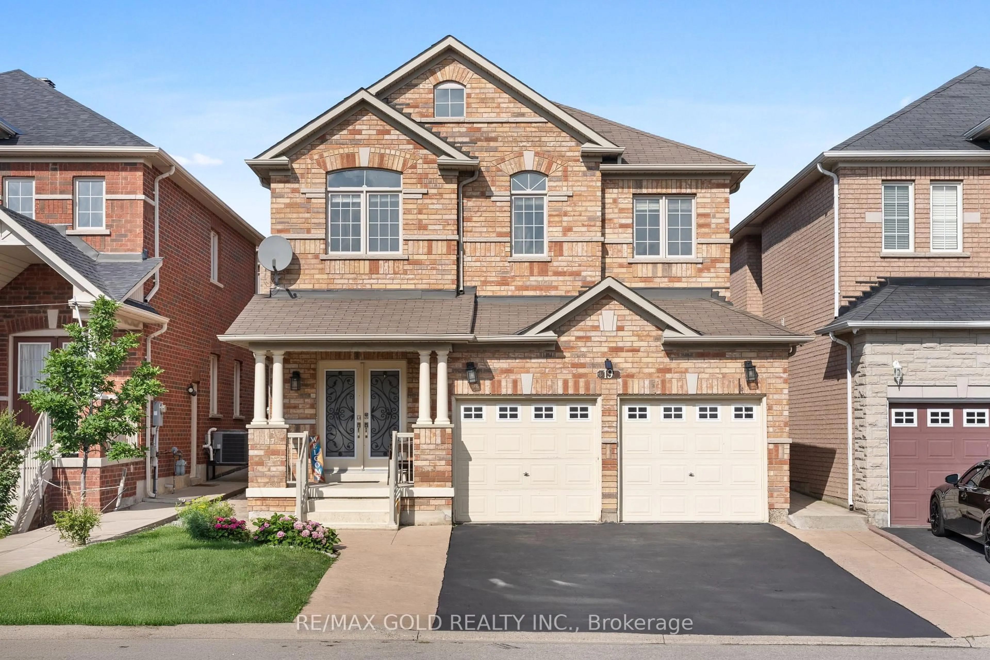 Home with brick exterior material, street for 19 Attview Cres, Brampton Ontario L6P 2R5