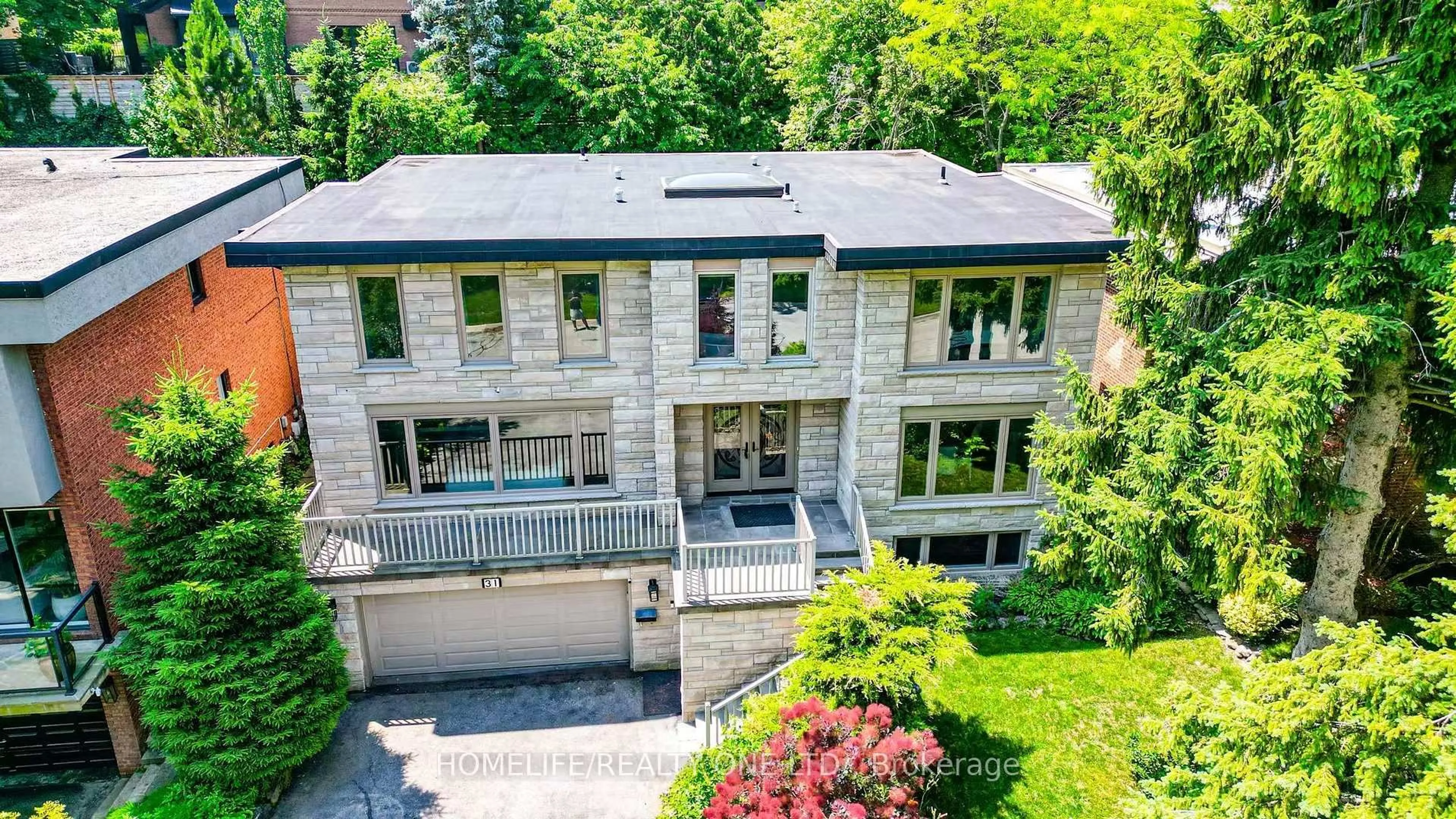 A pic from outside/outdoor area/front of a property/back of a property/a pic from drone, building for 31 Bearwood Dr, Toronto Ontario M9A 4G5