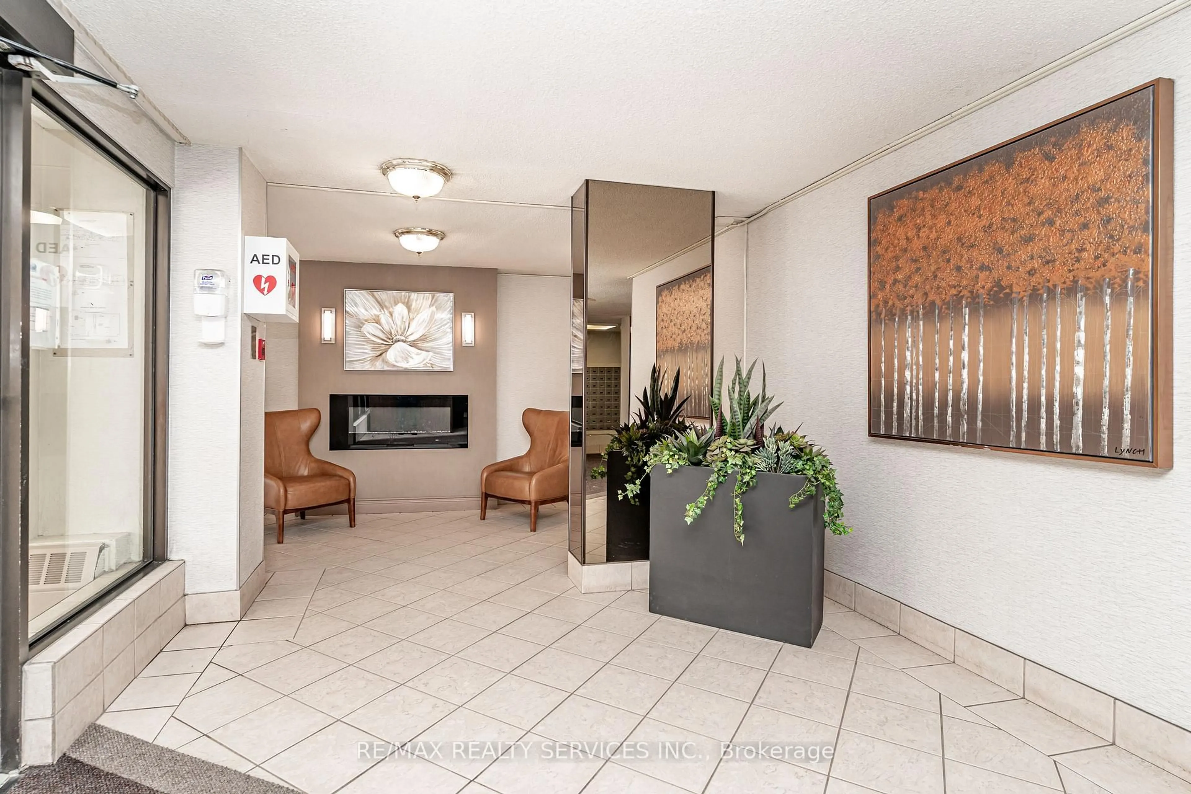 Lobby for 18 Knightsbridge Rd #2102, Brampton Ontario L6T 3X5