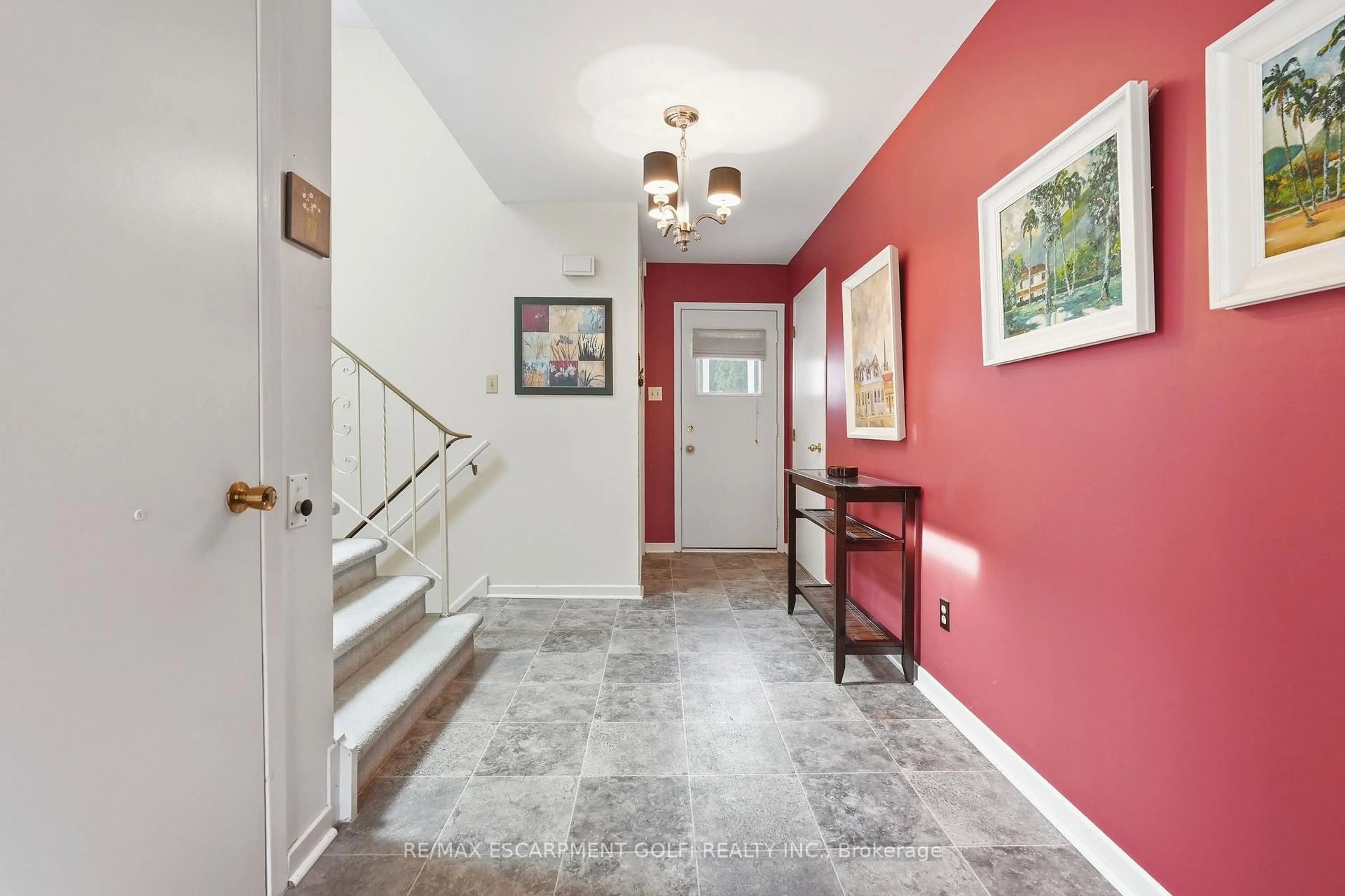 Indoor entryway for 681 Empress Cres, Burlington Ontario L7L 5E9