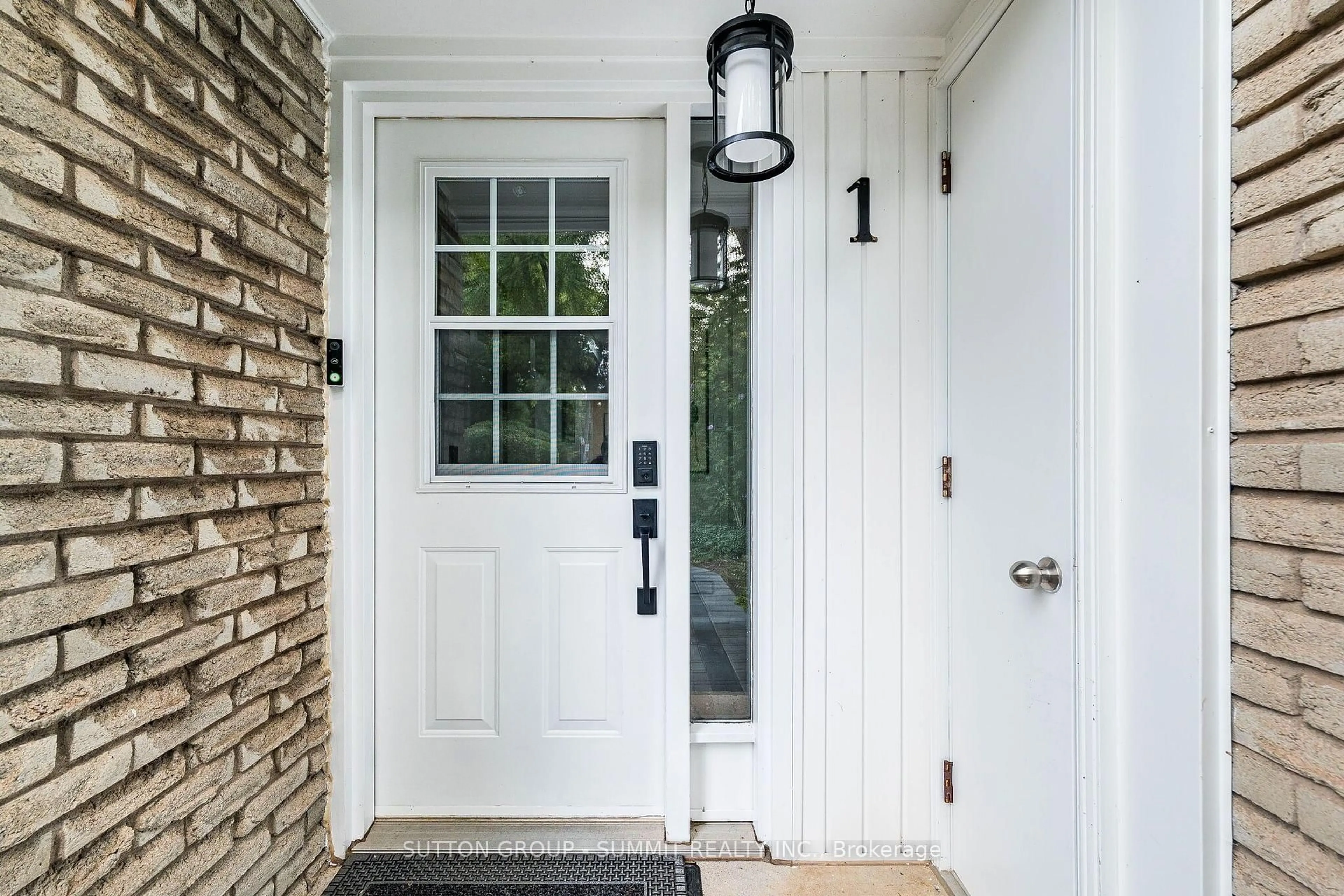 Indoor entryway for 1270 Gainsborough Dr #1, Oakville Ontario L6H 2L2