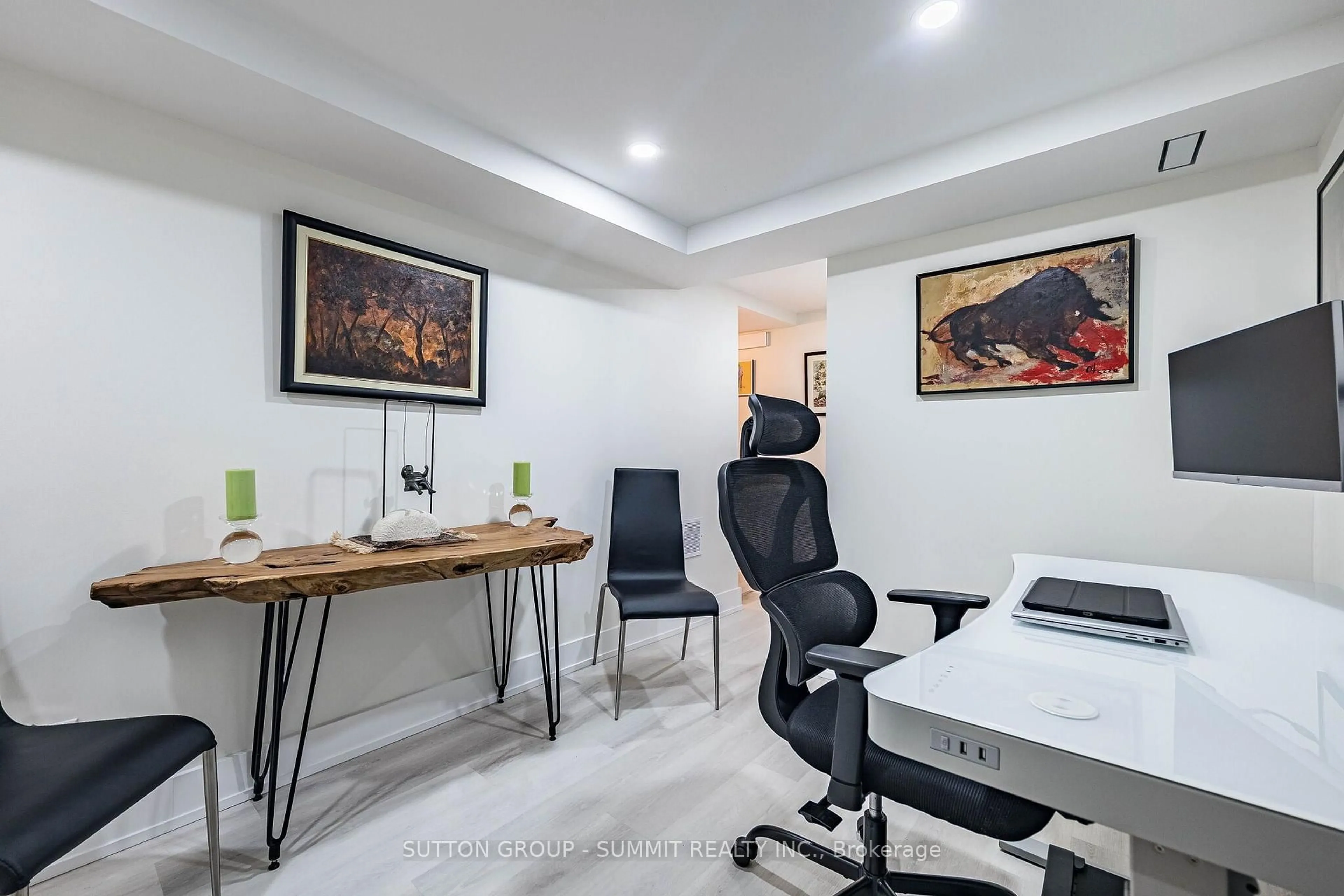 A pic of a room for 1270 Gainsborough Dr #1, Oakville Ontario L6H 2L2