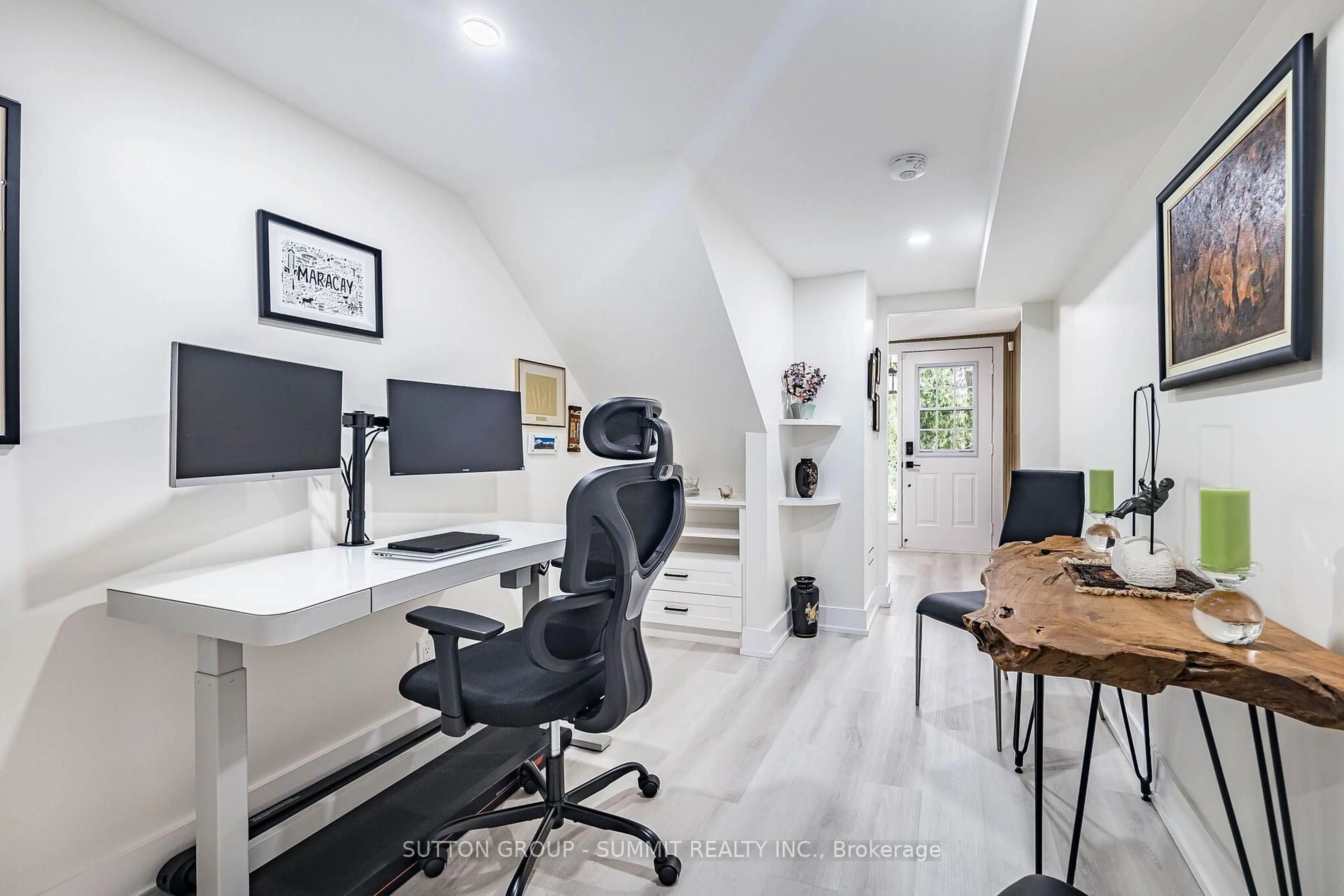 A pic of a room for 1270 Gainsborough Dr #1, Oakville Ontario L6H 2L2