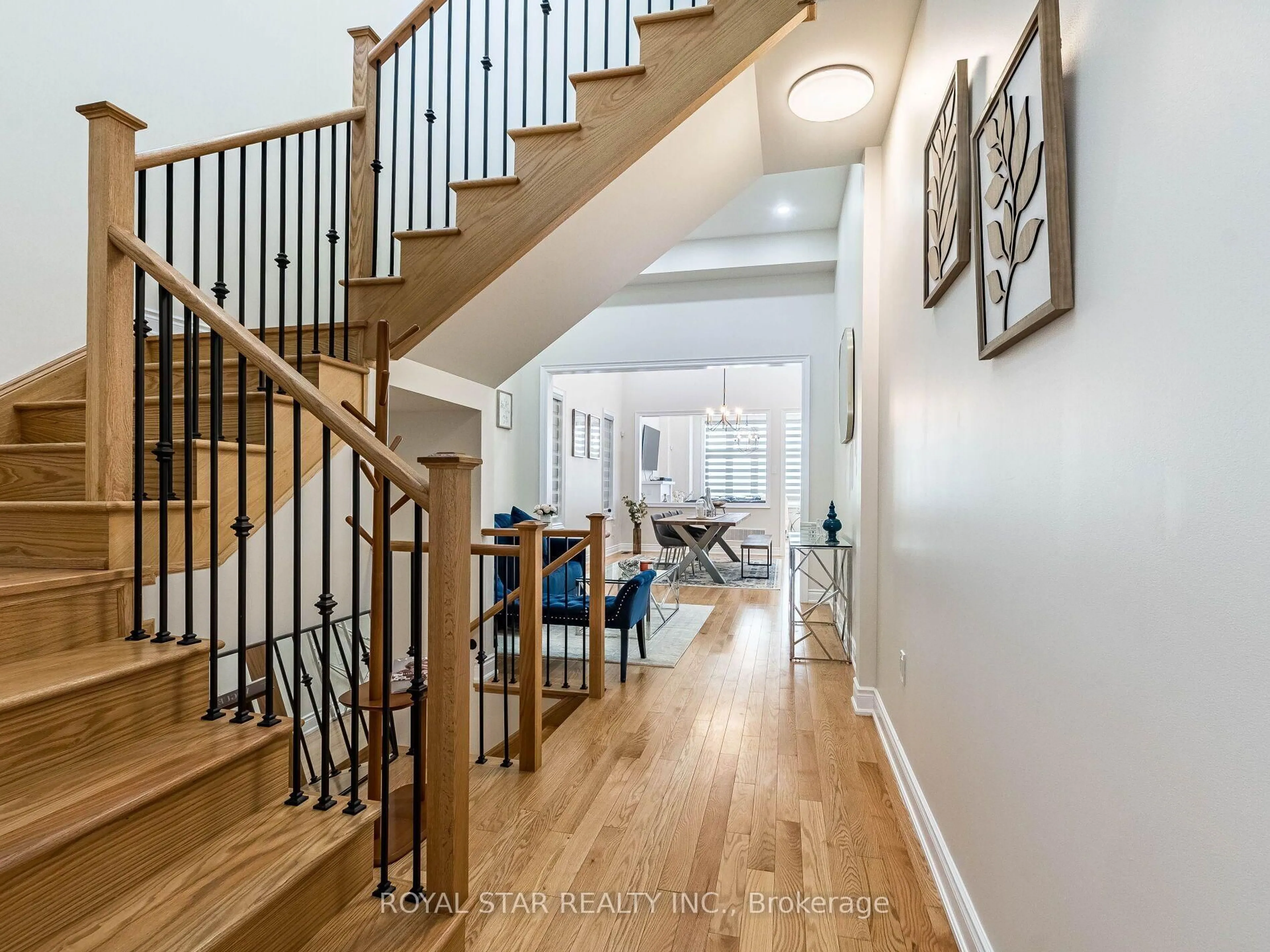 Indoor entryway for 26 Marvin Ave, Oakville Ontario L6H 0Z8