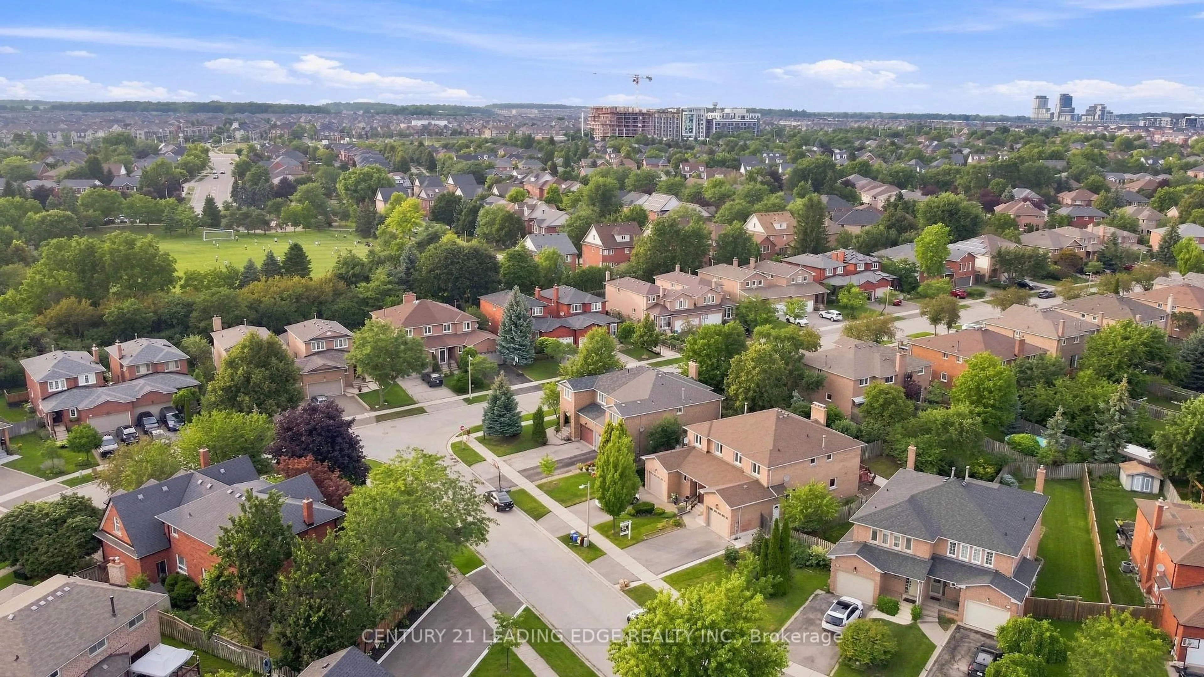 A pic from outside/outdoor area/front of a property/back of a property/a pic from drone, street for 183 Hopewell Rd, Oakville Ontario L6H 5Y9