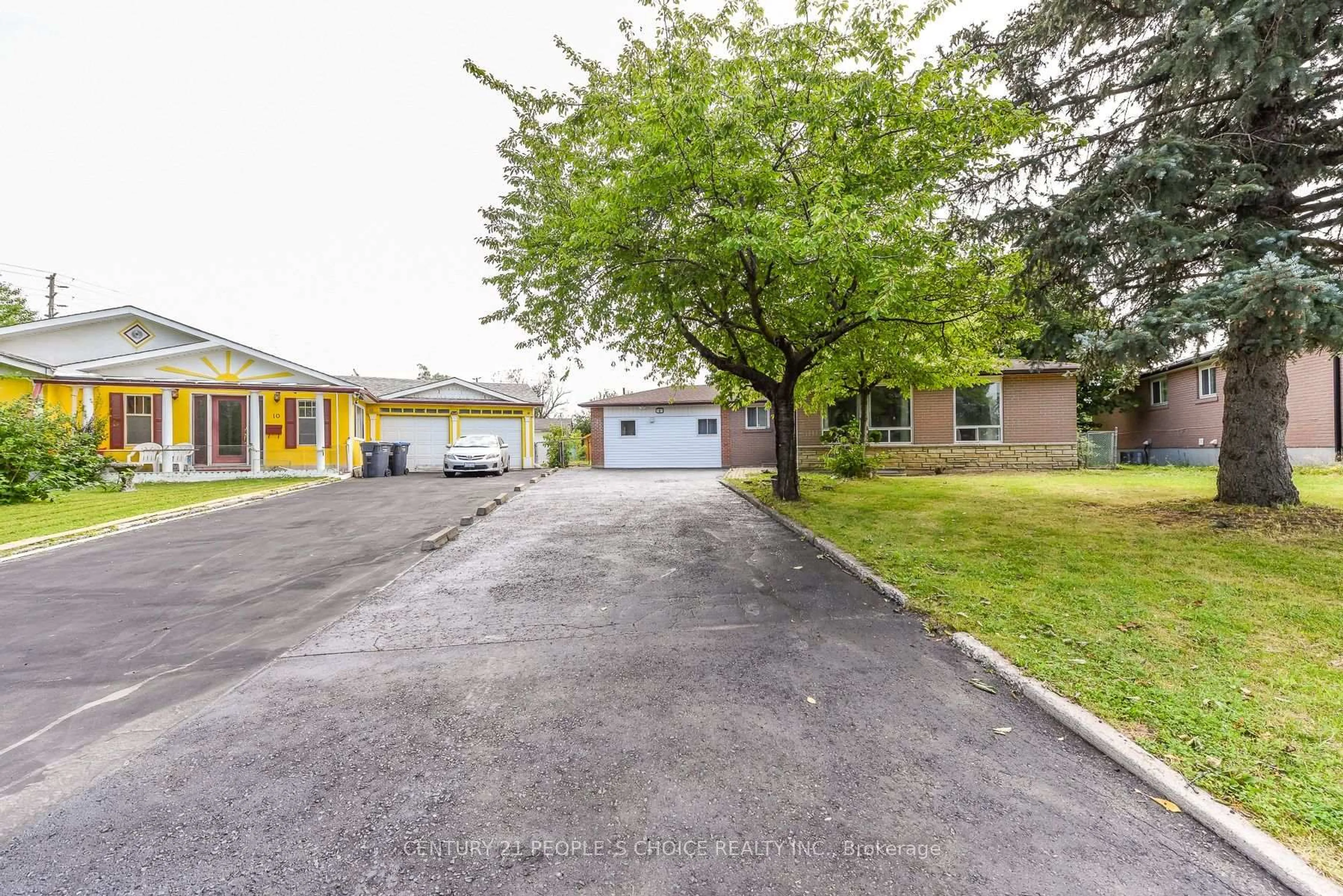 A pic from outside/outdoor area/front of a property/back of a property/a pic from drone, street for 8 Fidelia Cres, Brampton Ontario L6T 3P8