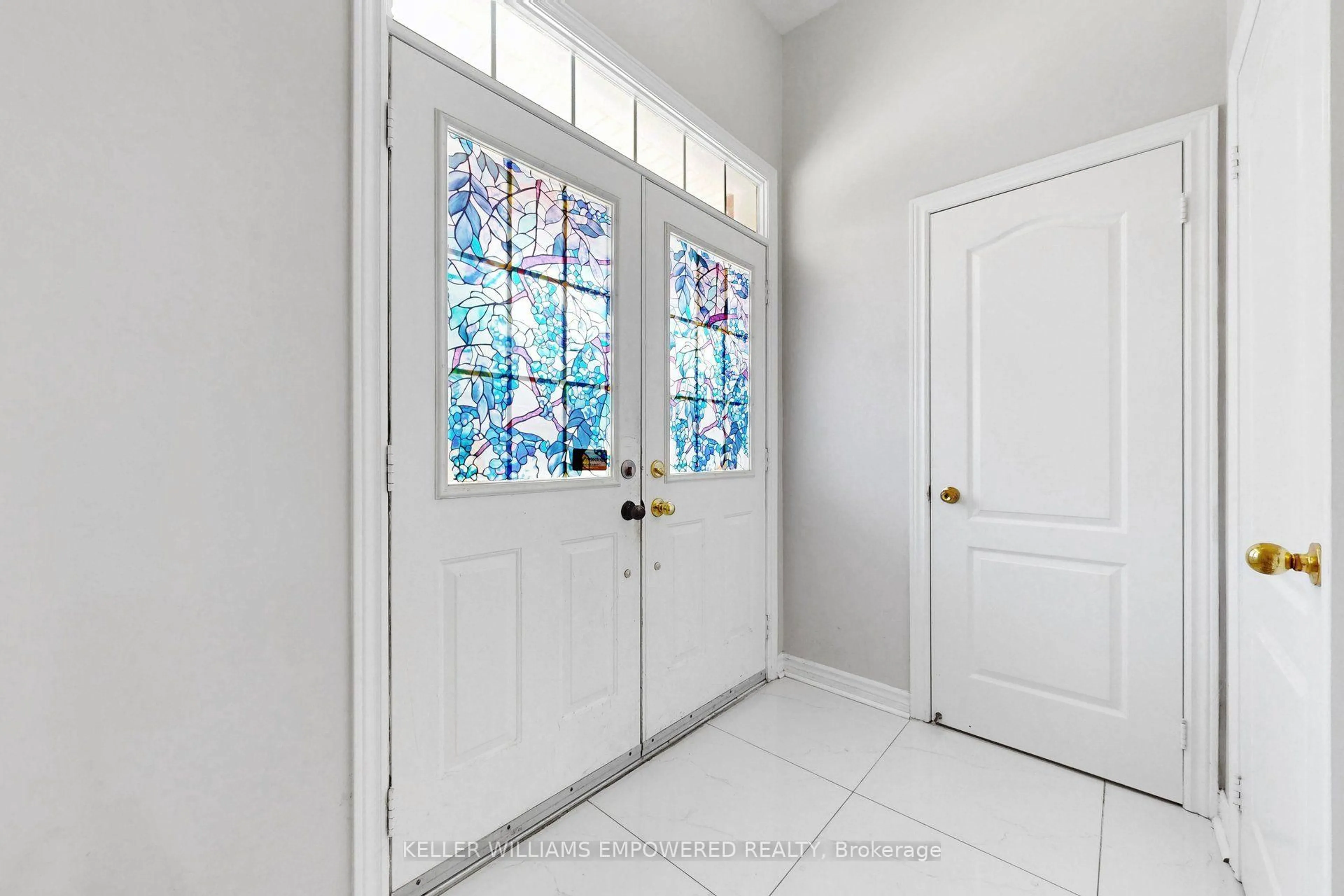 Indoor entryway for 26 Good Hope Rd, Brampton Ontario L6R 3L7