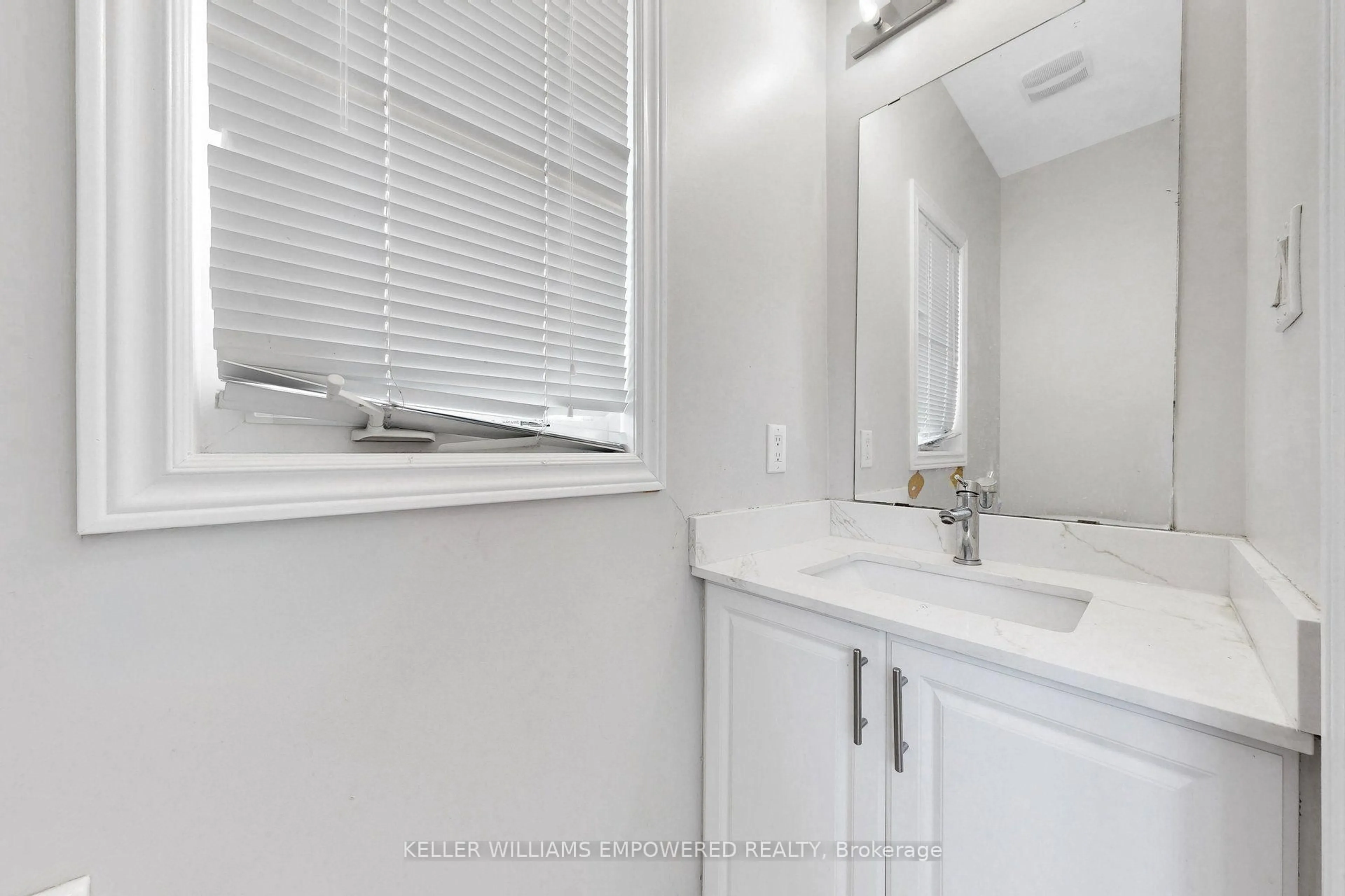 Standard bathroom, unknown for 26 Good Hope Rd, Brampton Ontario L6R 3L7