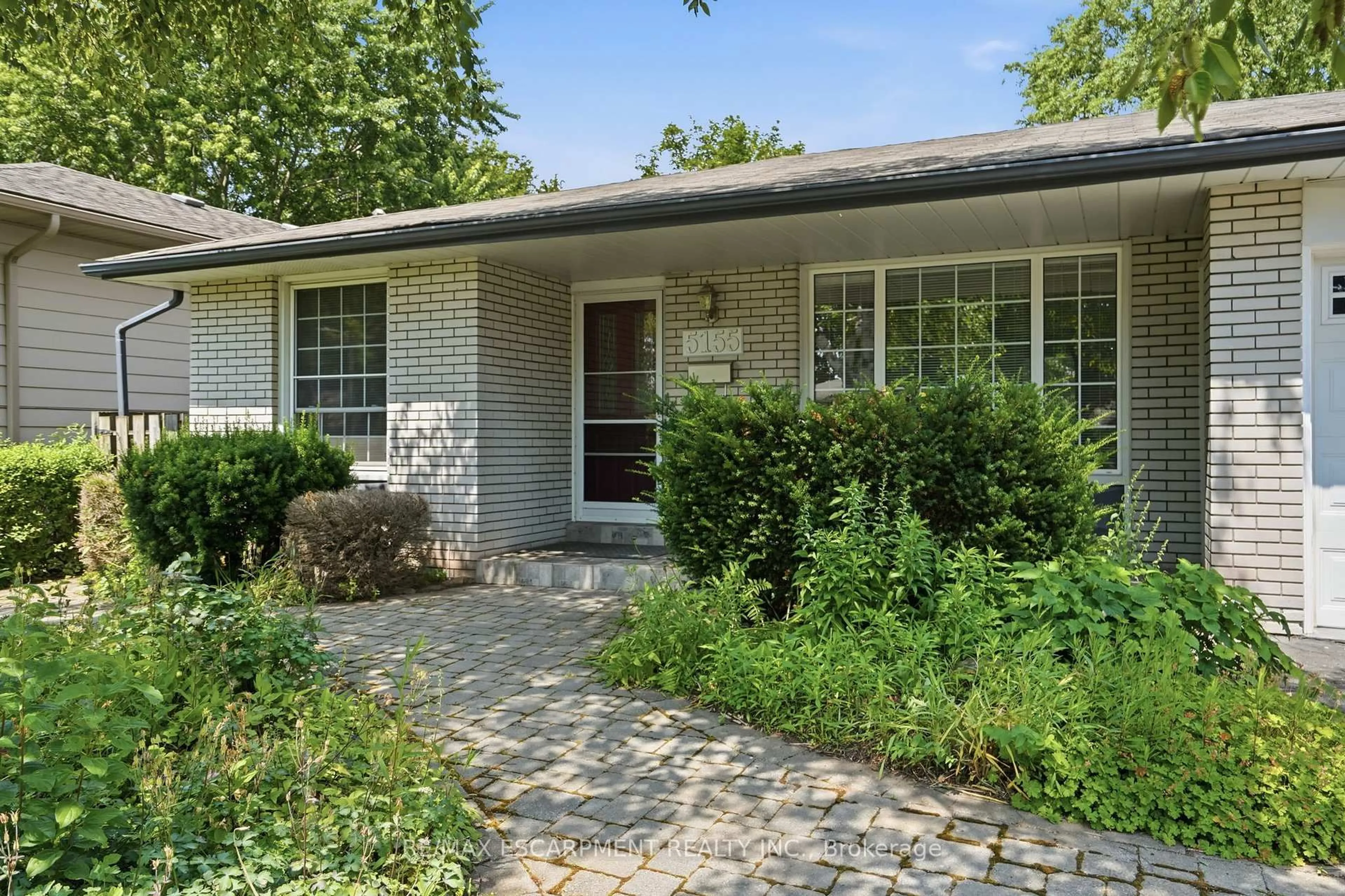 Home with brick exterior material, street for 5155 Idlewood Cres, Burlington Ontario L7L 3Y5