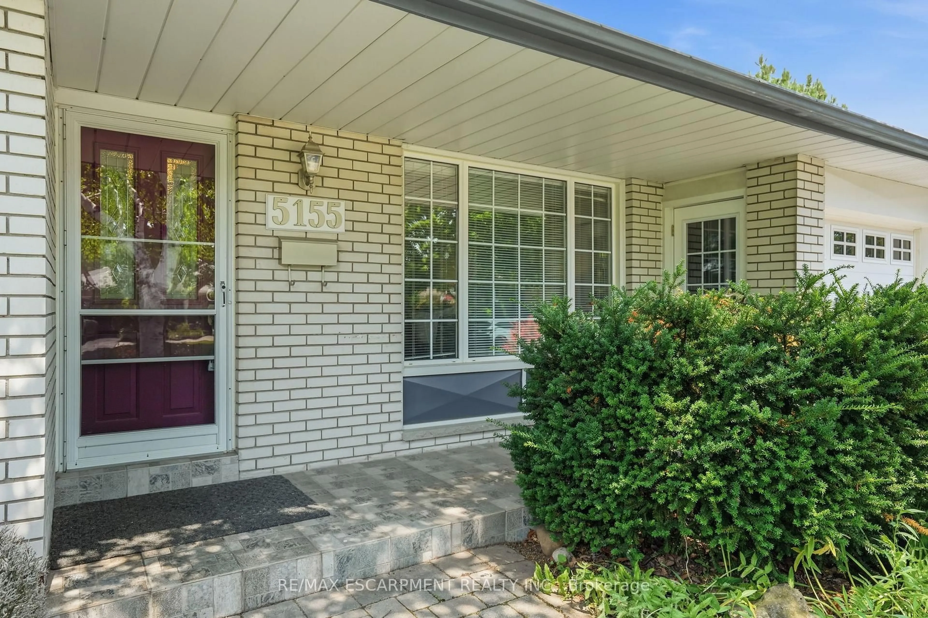 Home with brick exterior material, street for 5155 Idlewood Cres, Burlington Ontario L7L 3Y5