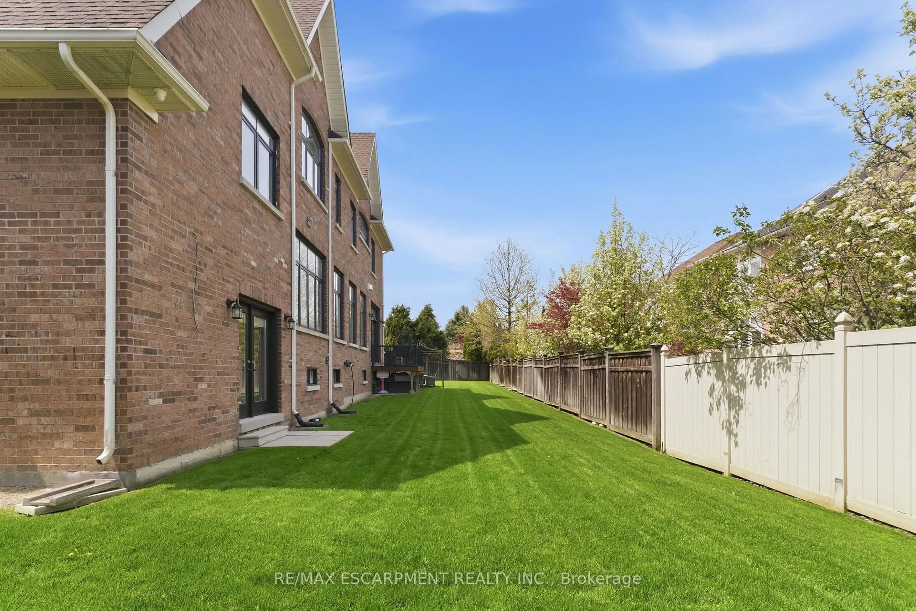 Unknown for 950 FREDONIA Dr, Mississauga Ontario L5C 2W4