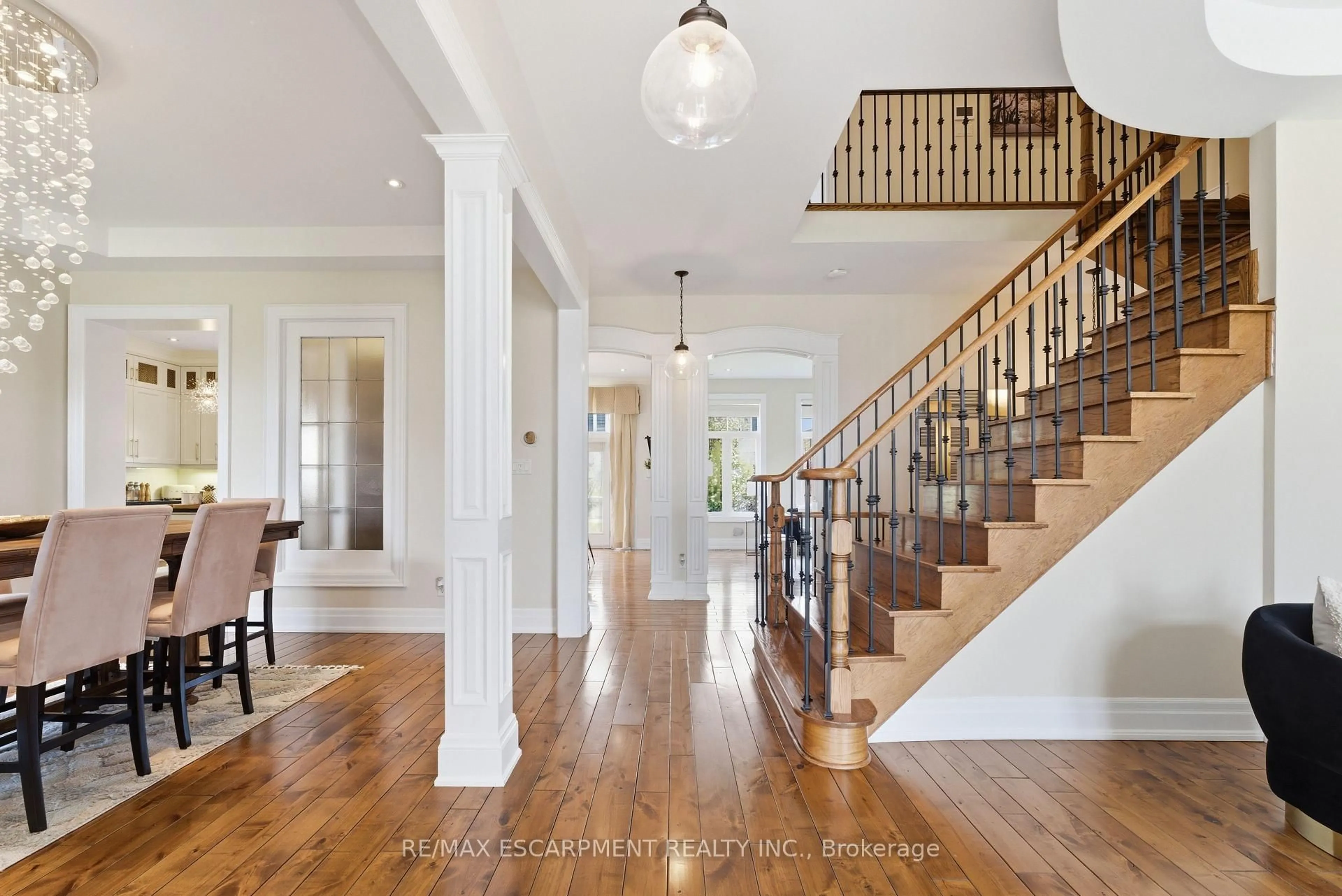 Indoor entryway for 950 FREDONIA Dr, Mississauga Ontario L5C 2W4