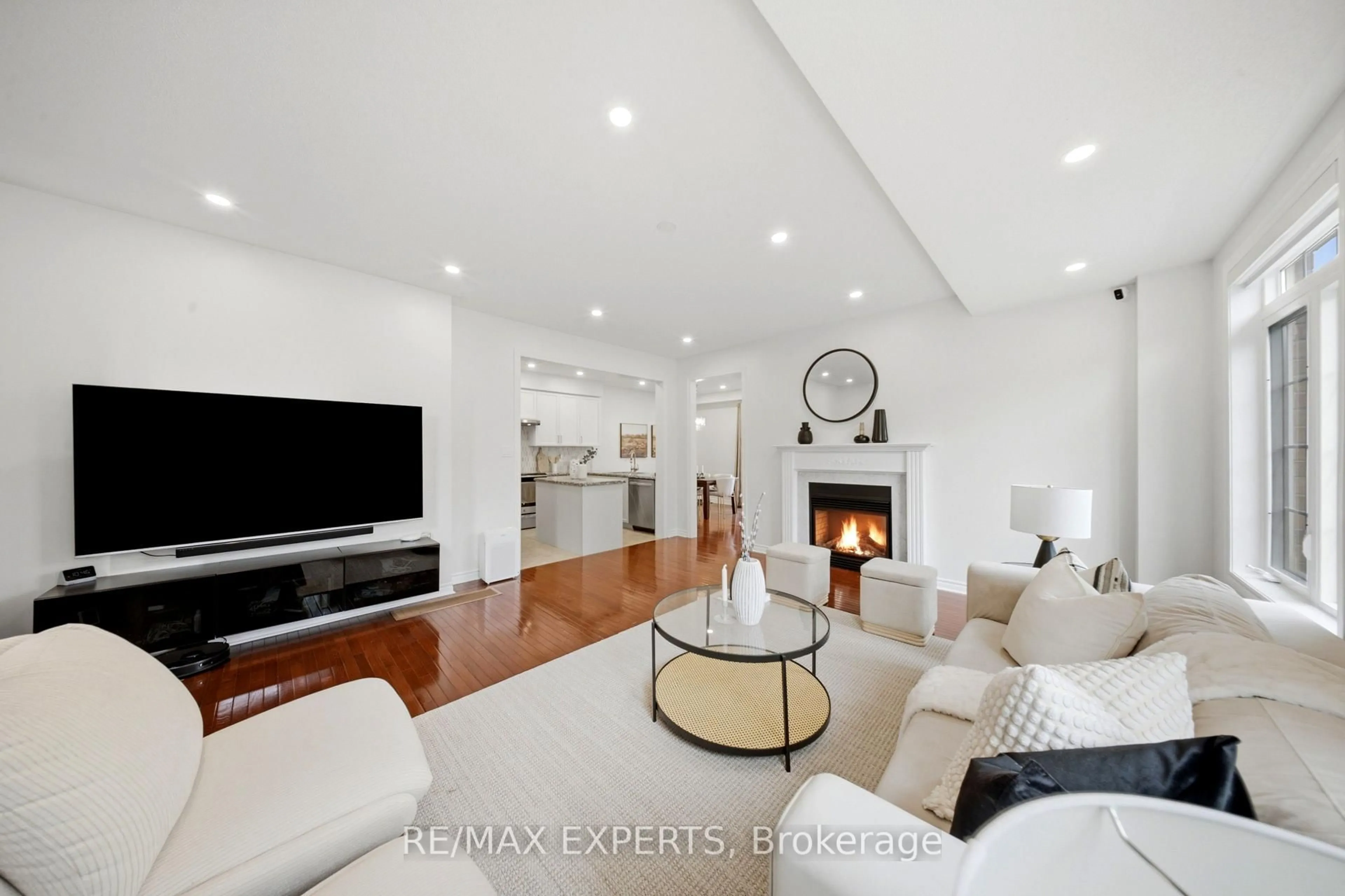 Living room with furniture, unknown for 354 Hobbs Cres, Milton Ontario L9T 0J3