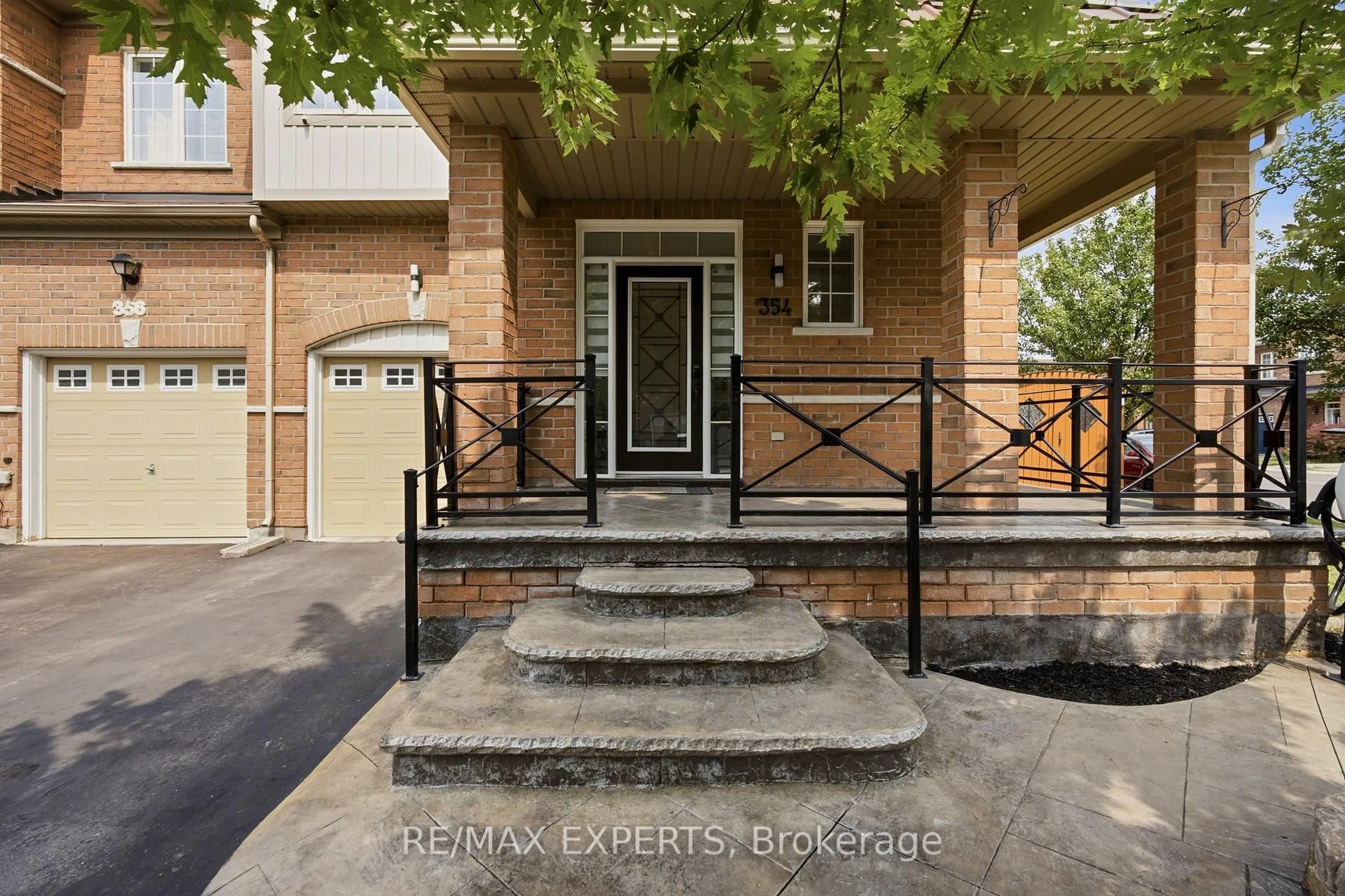 Indoor entryway for 354 Hobbs Cres, Milton Ontario L9T 0J3