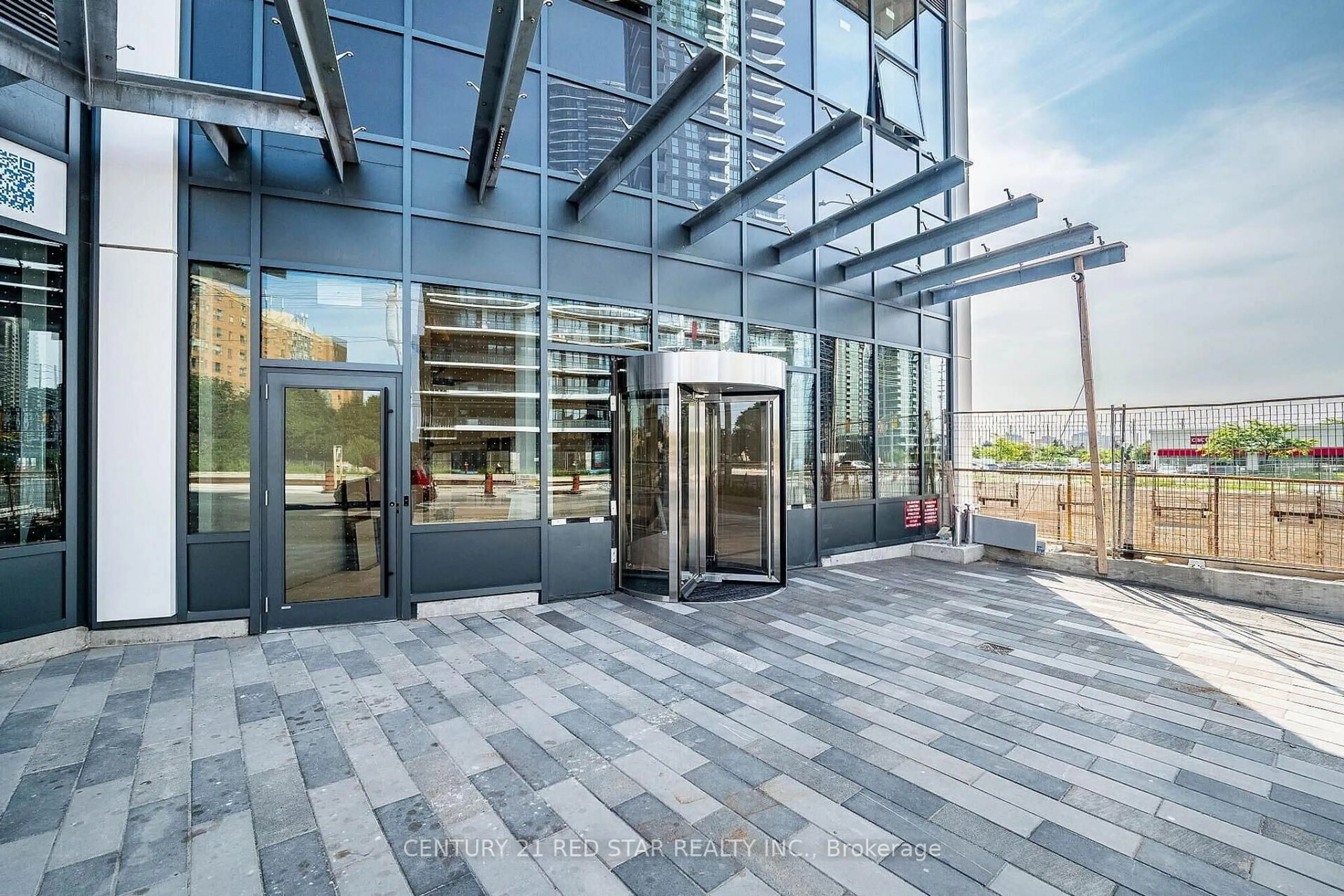Indoor foyer for 5105 Hurontario St #422, Mississauga Ontario L4Z 3X7