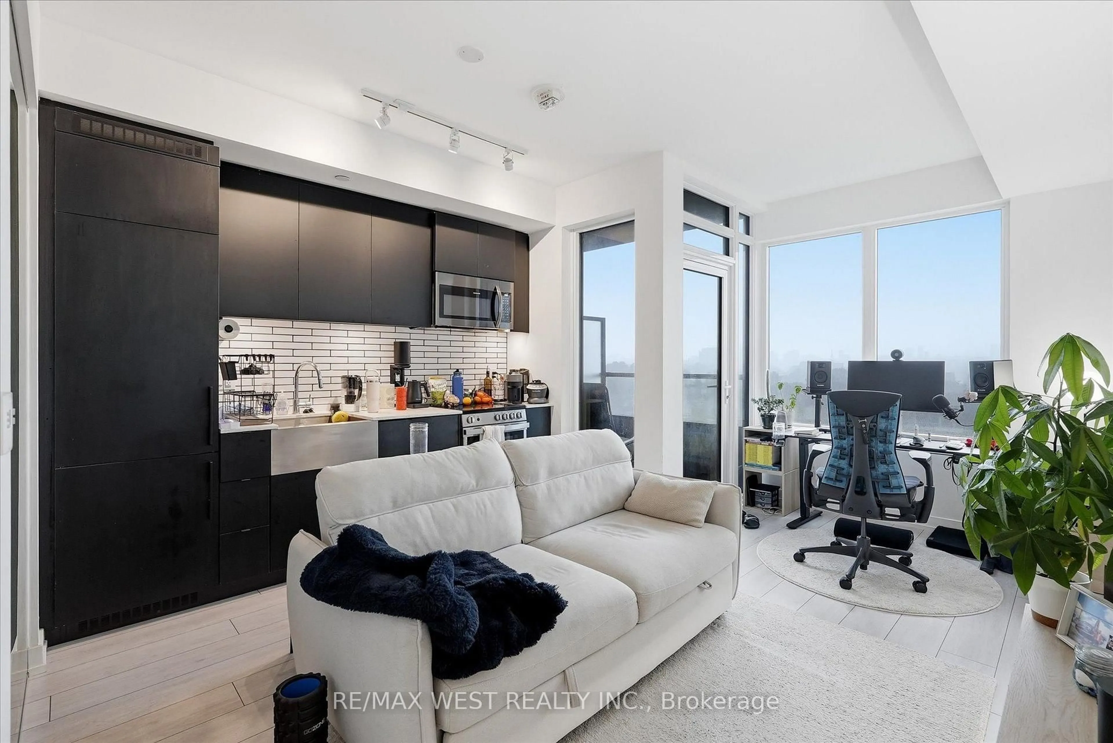 Unknown for 270 Dufferin St #819, Toronto Ontario M6K 0H8