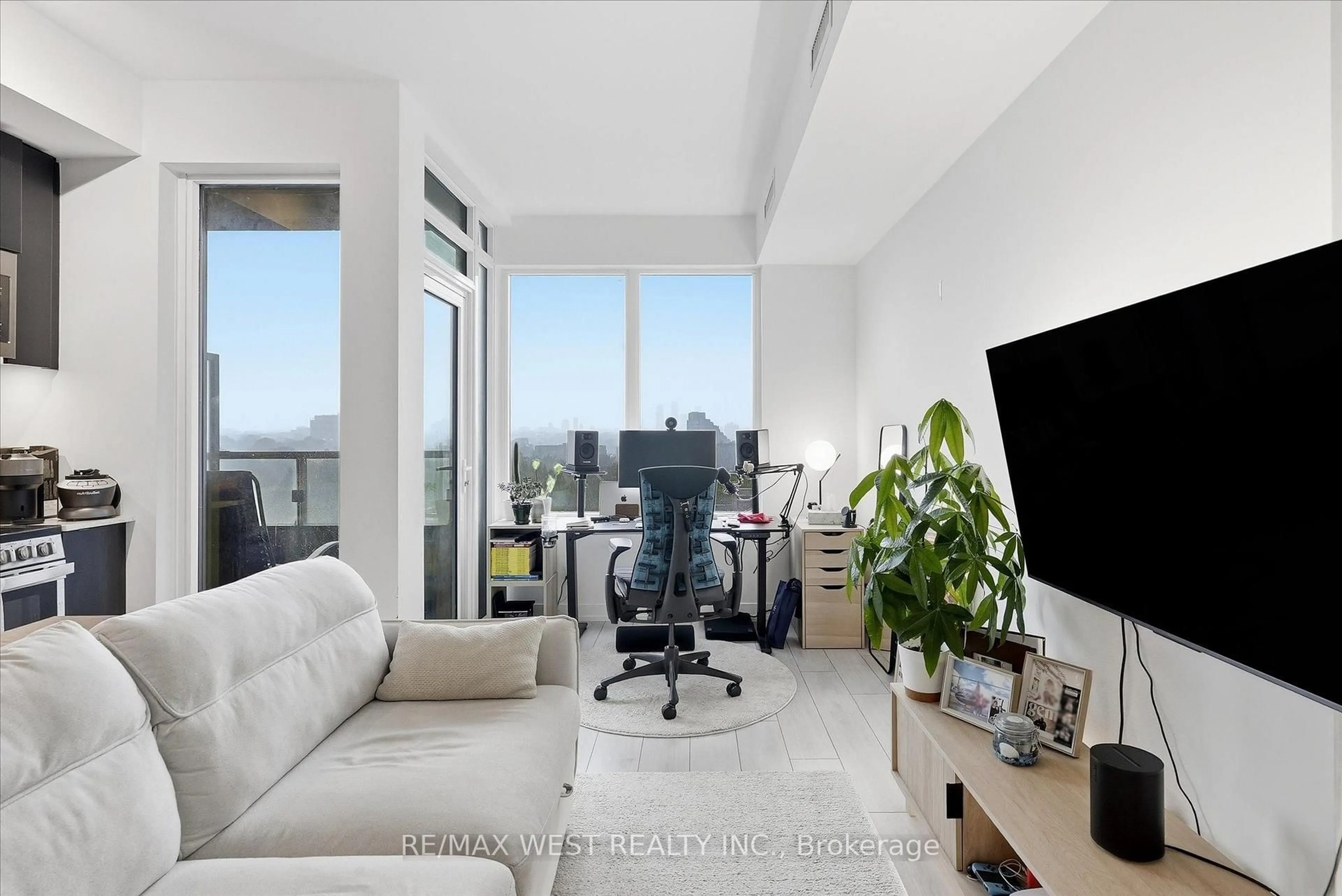 Unknown for 270 Dufferin St #819, Toronto Ontario M6K 0H8